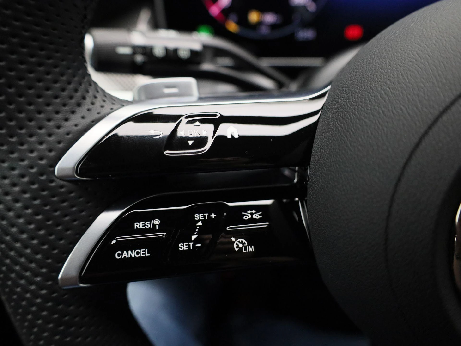 Mercedes-Benz-GLC-image-19