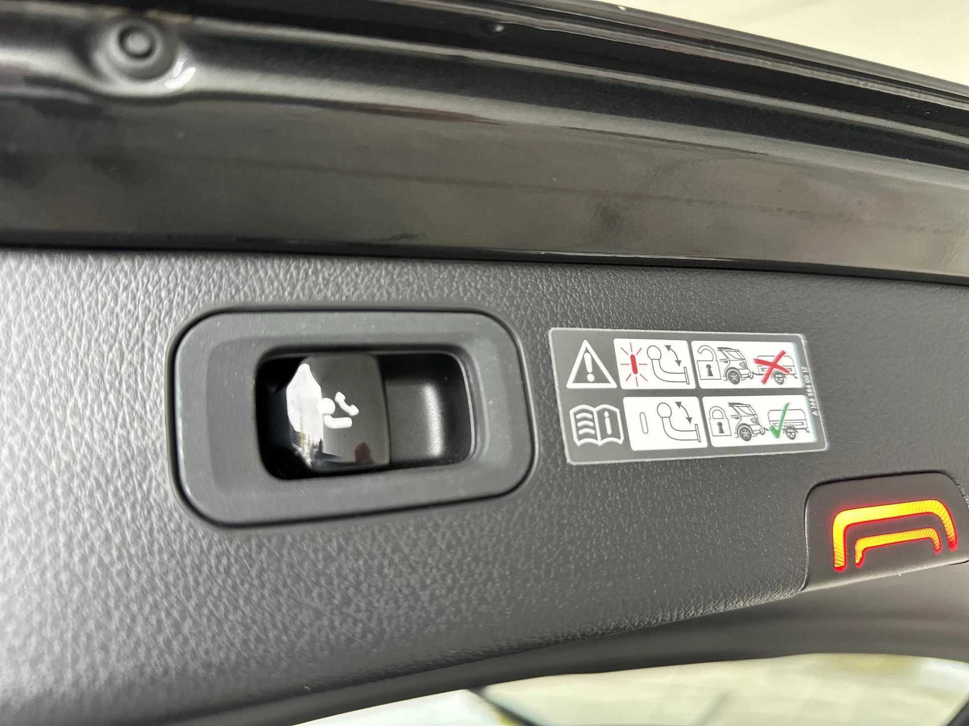 Mercedes-Benz C-Klasse 300 e AMG Line Estate + NIGHTPAKKET + TREKHAAK + CARPLAY + LED +