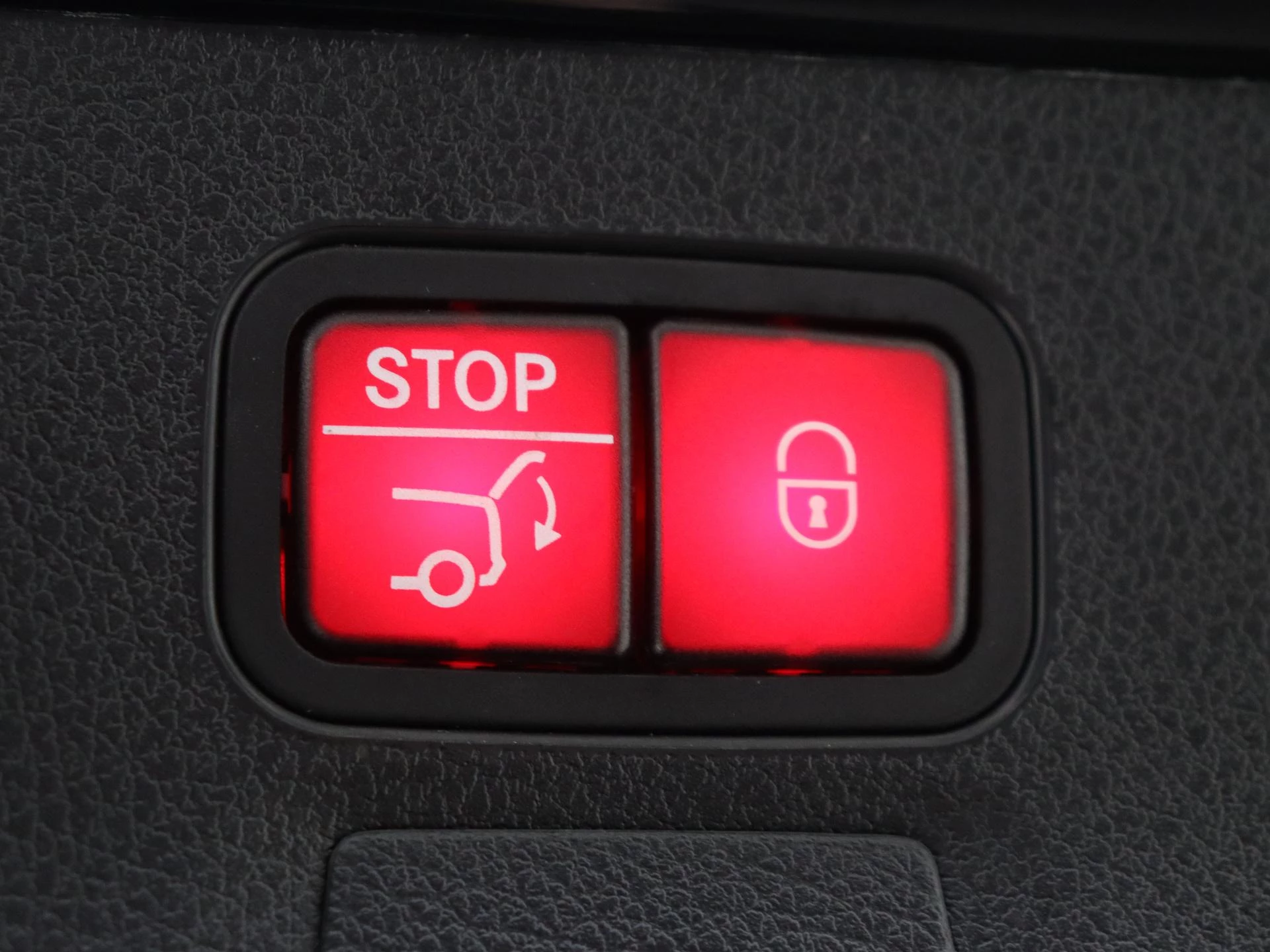 Mercedes-Benz-CLA-image-33