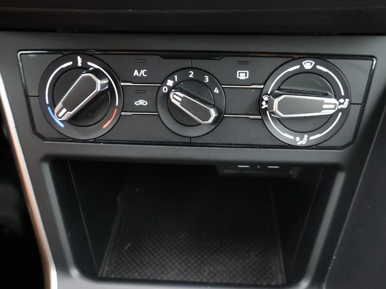 Volkswagen-Polo-image-24