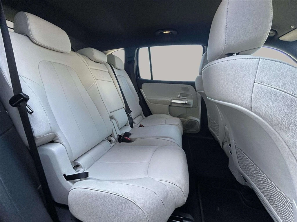 Mercedes-Benz-EQB-image-22