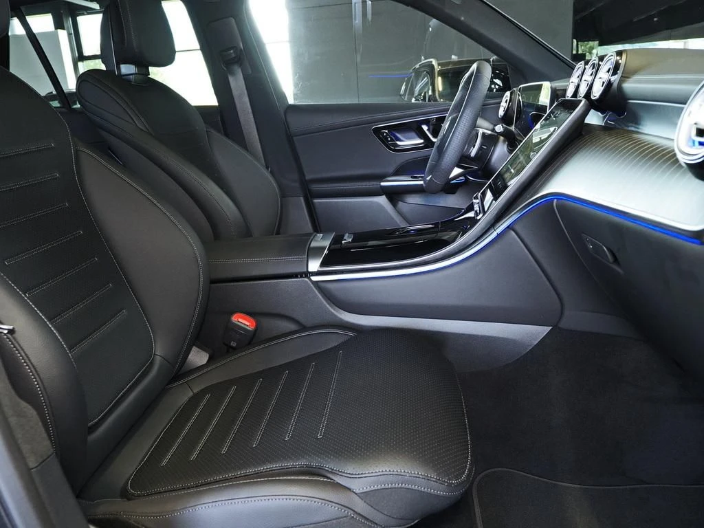 Mercedes-Benz-GLC 220 d-image-13