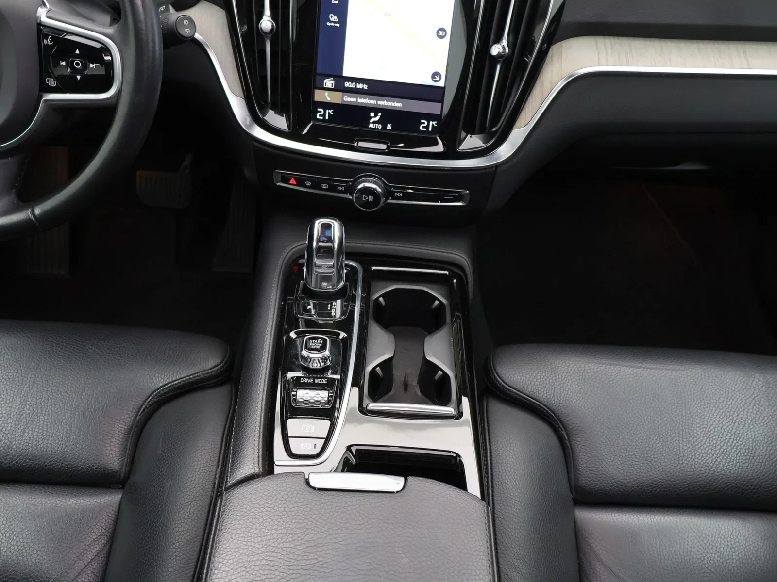 Volvo V60 Volvo V60 2.0 T8 PHEV AWD *AUTOMAAT*PANODAK*VIRTUAL COCKPIT*LEDER*SPORTZETELS*CRUISE*NAVI*APP-CONNEC