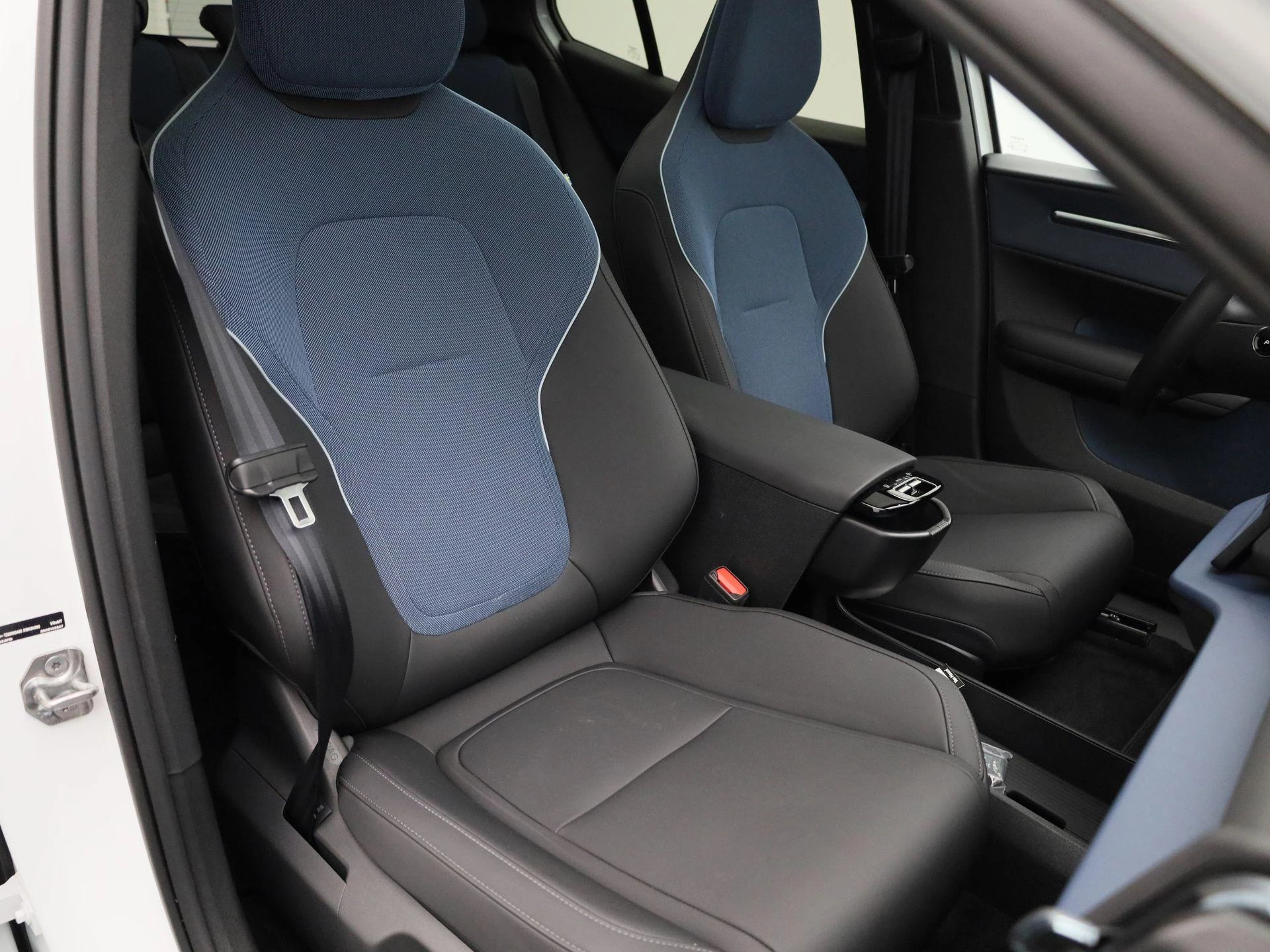 Volvo-EX30-image-37