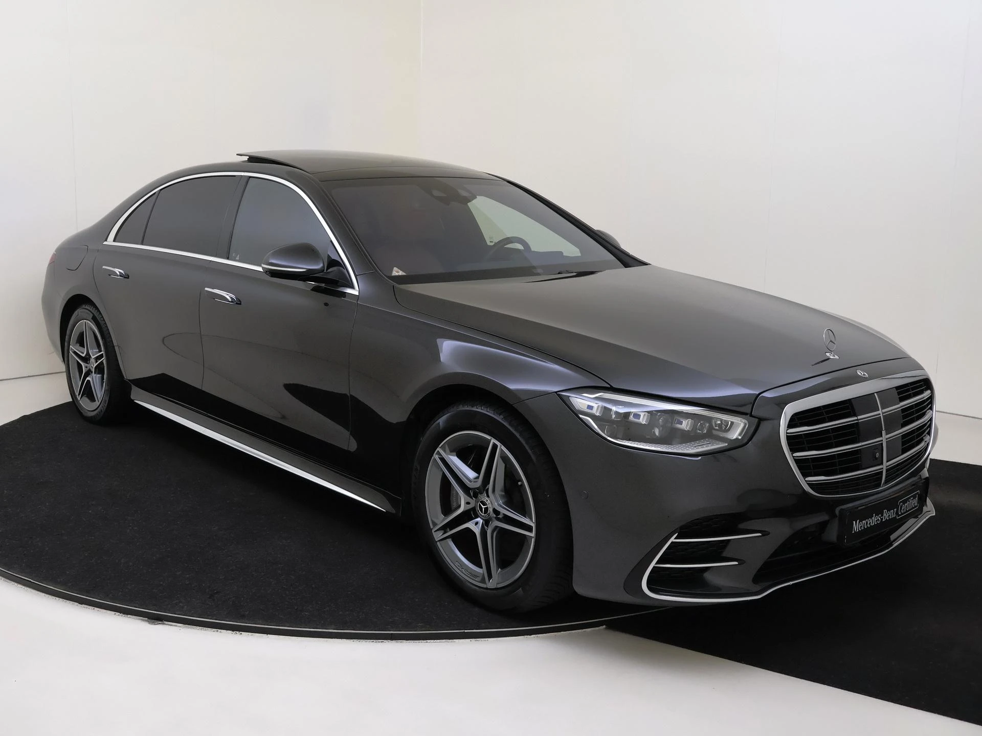 Mercedes-Benz-S-Klasse-image-1