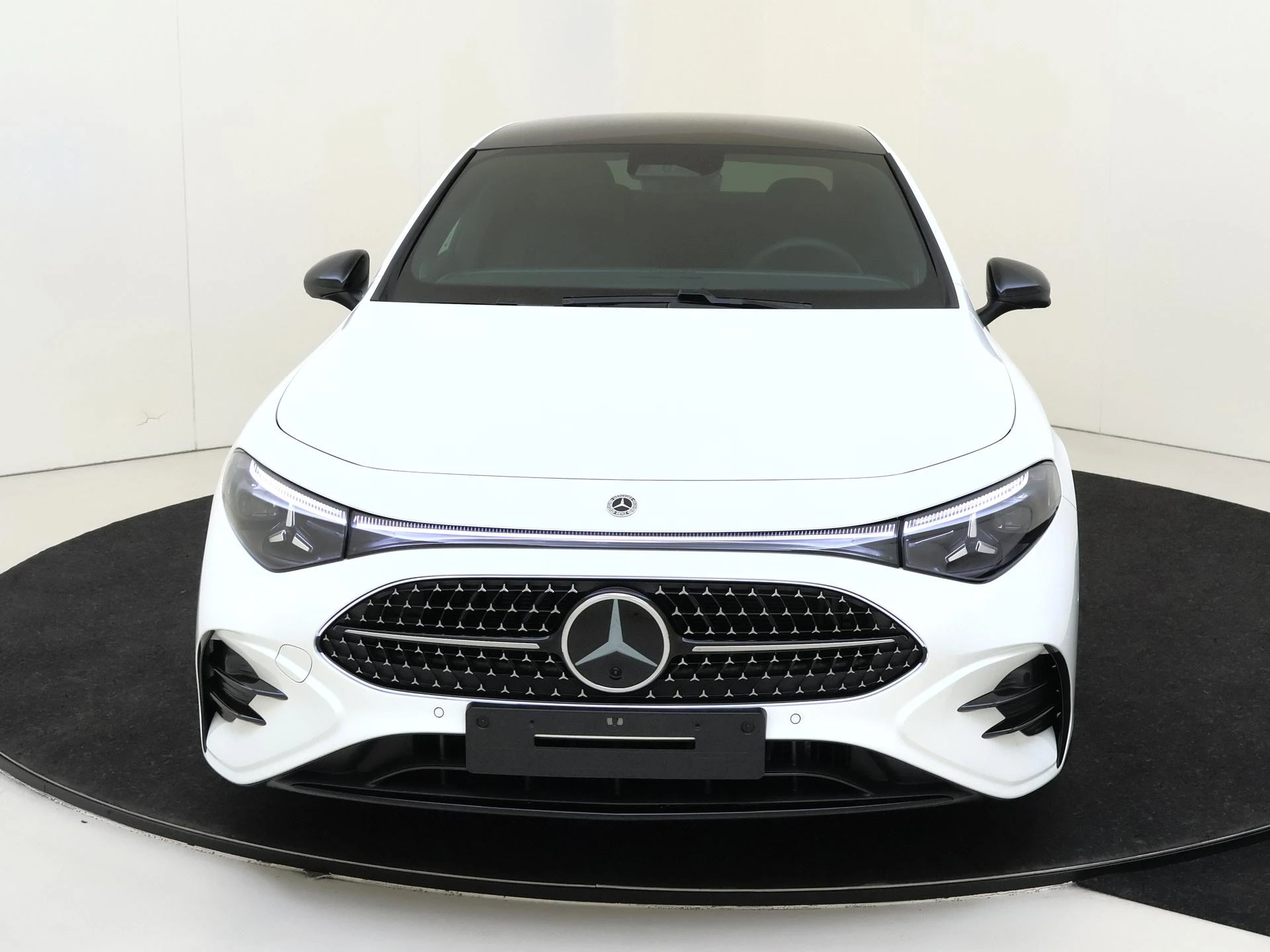 Mercedes-Benz-CLA-image-5