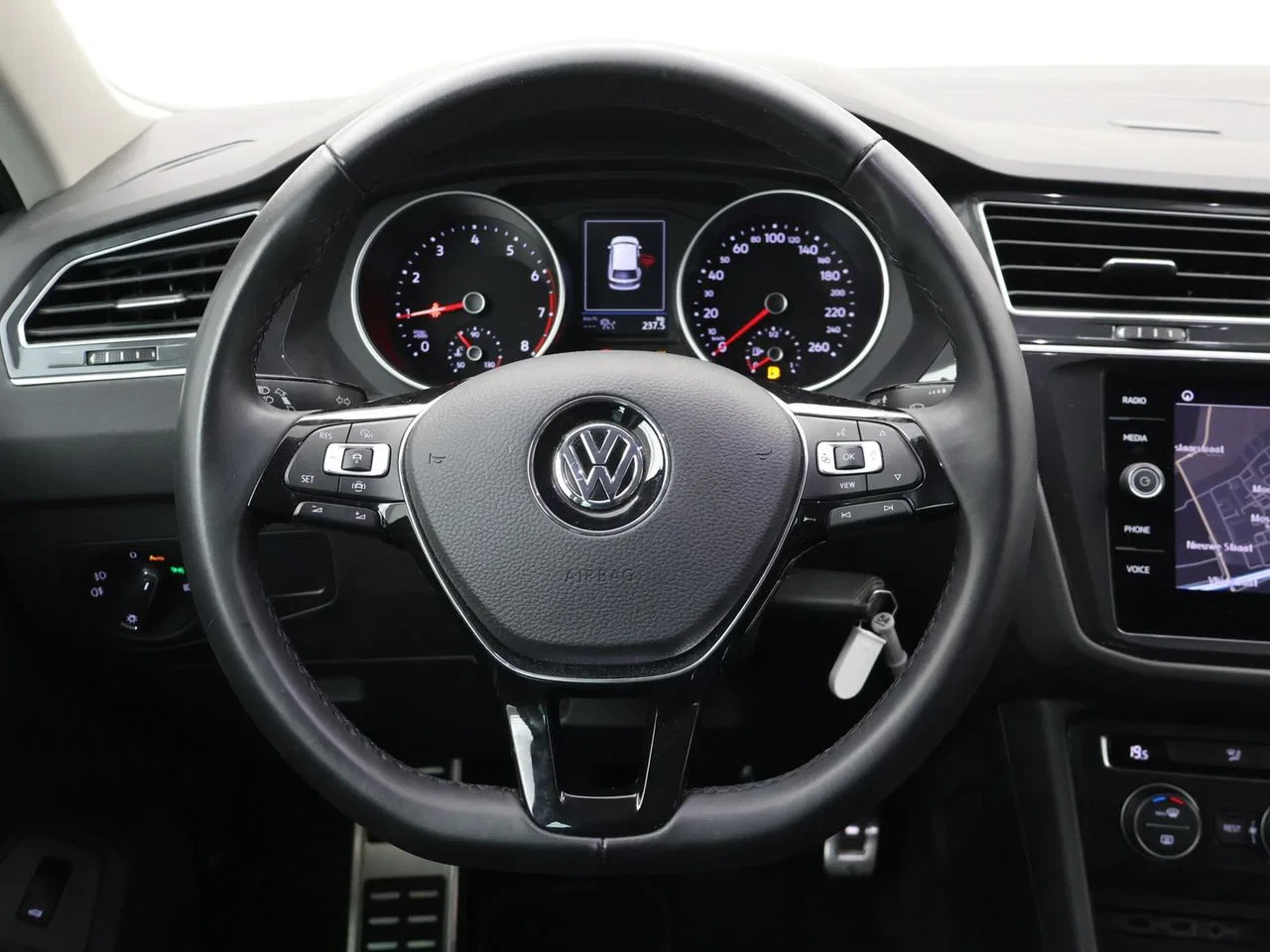 Volkswagen-Tiguan-image-14