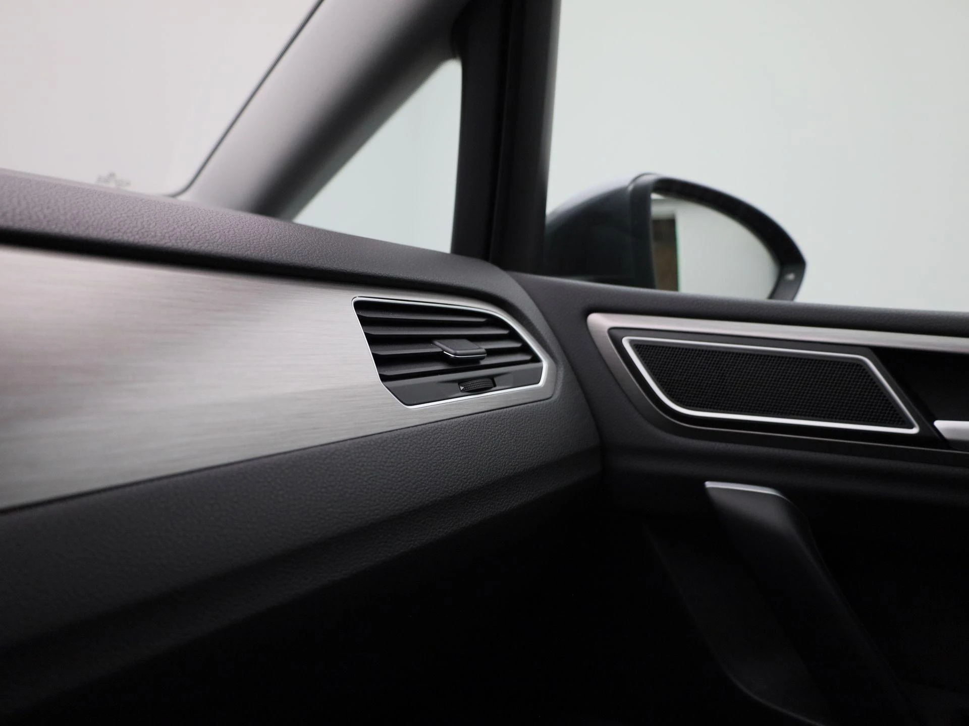 Volkswagen-Golf Sportsvan-image-24