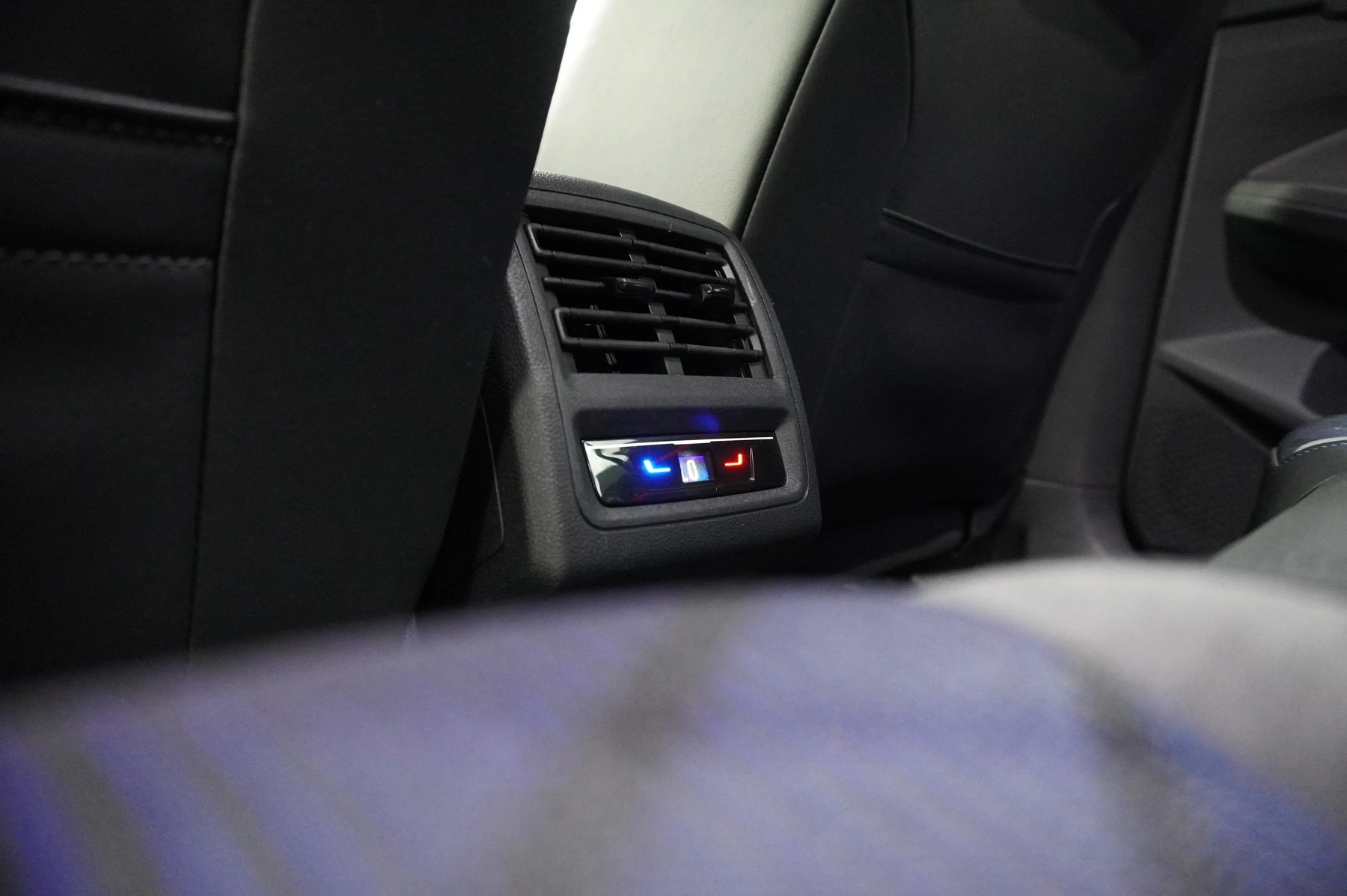 Volkswagen-Golf-image-12