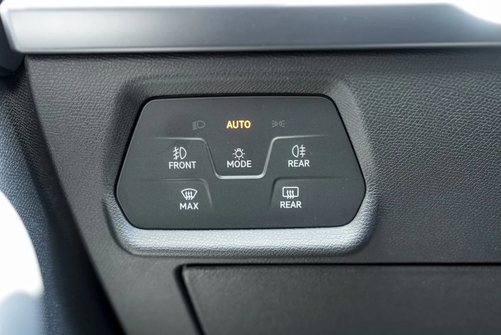 CUPRA Leon Sportstourer 1,5 eTSI DSG,LED,ALU 18",ACC Lenkradheizung,NSW,Climatronic