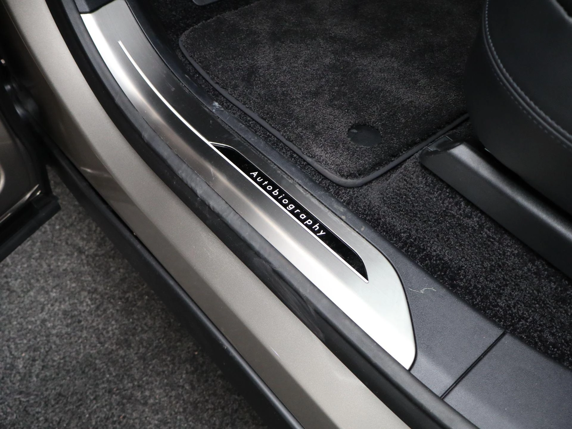 Land Rover-Range Rover-image-28