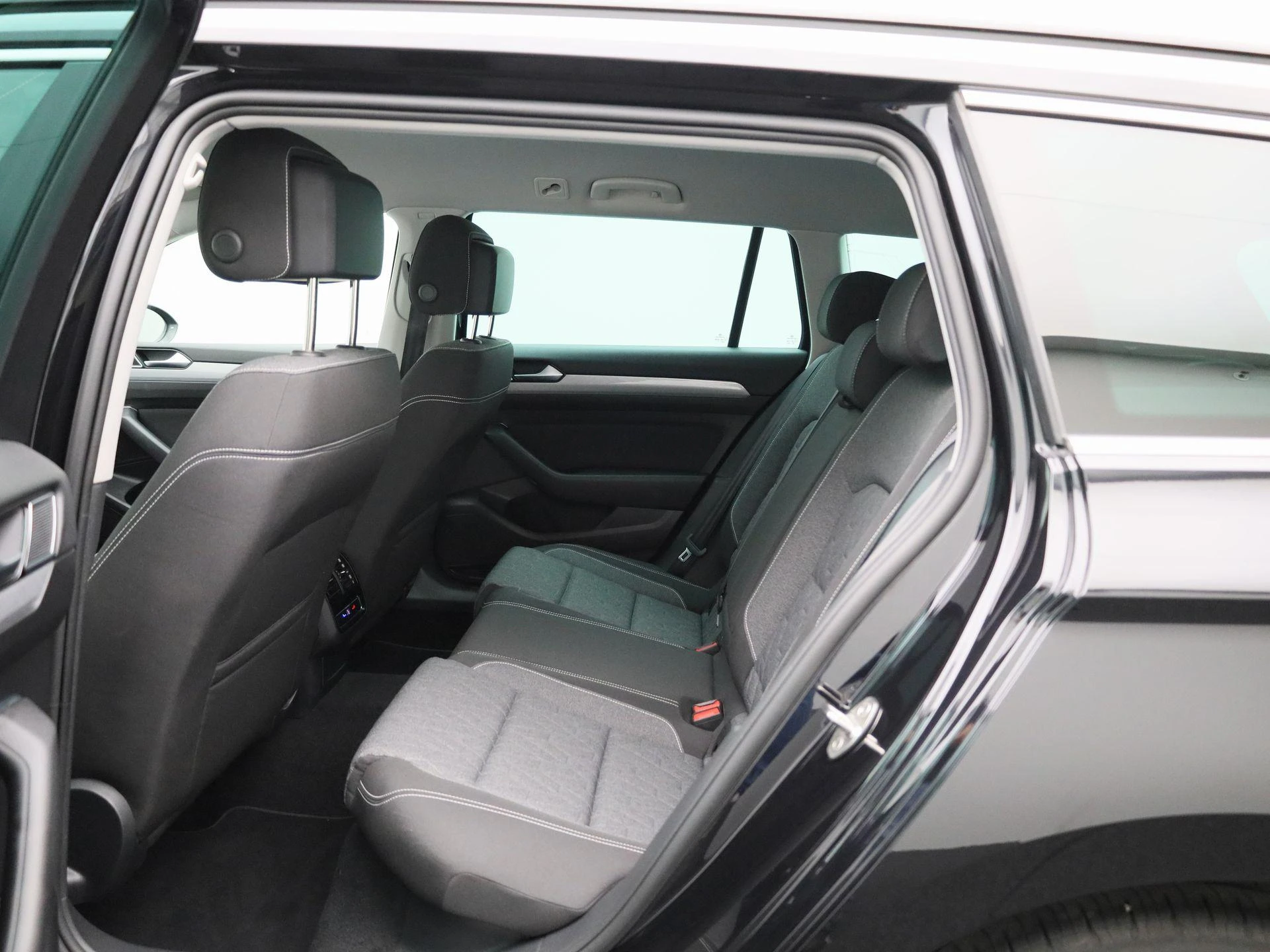 Volkswagen-Passat-image-9