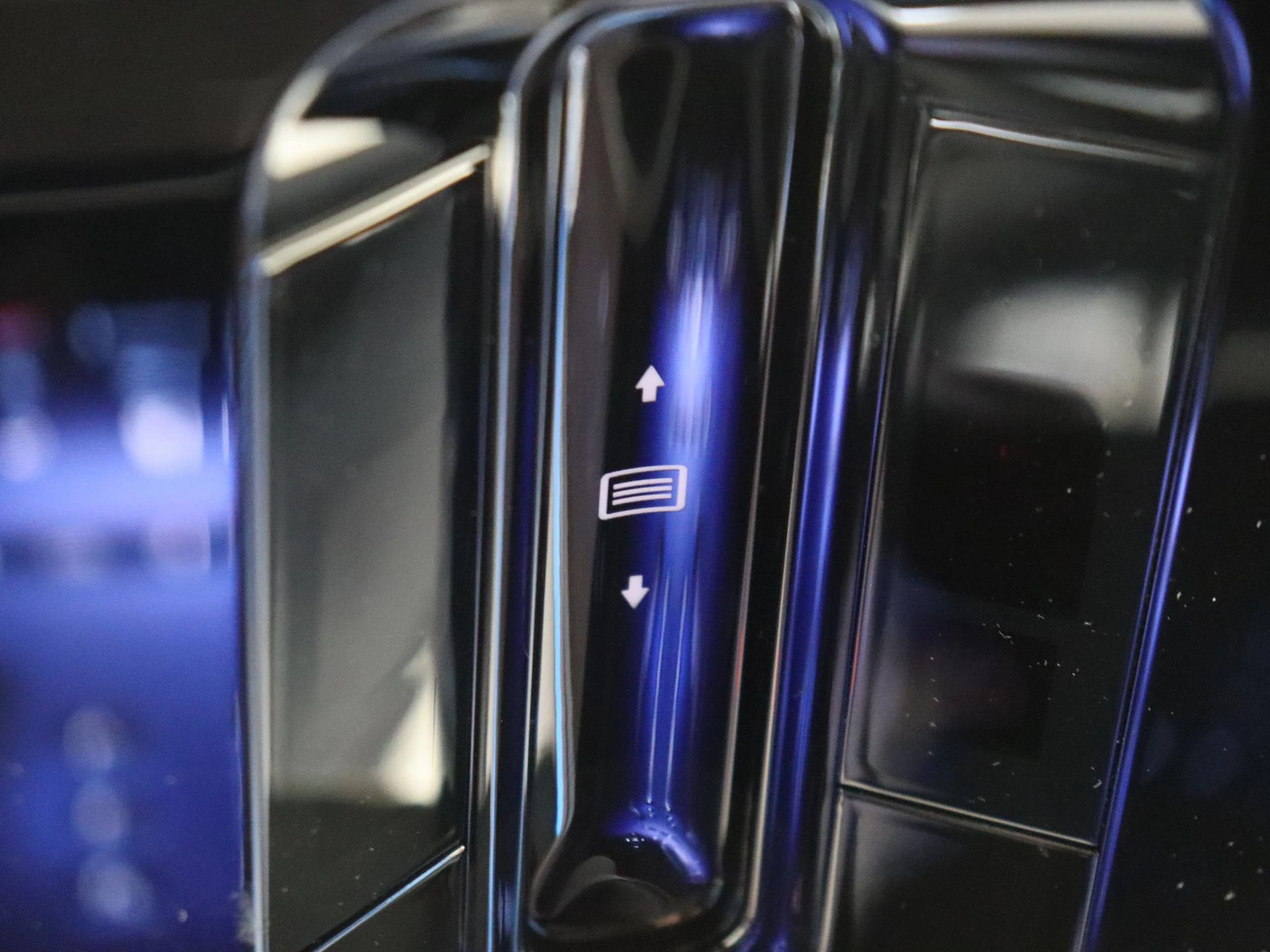 Mercedes-Benz-EQS-image-22