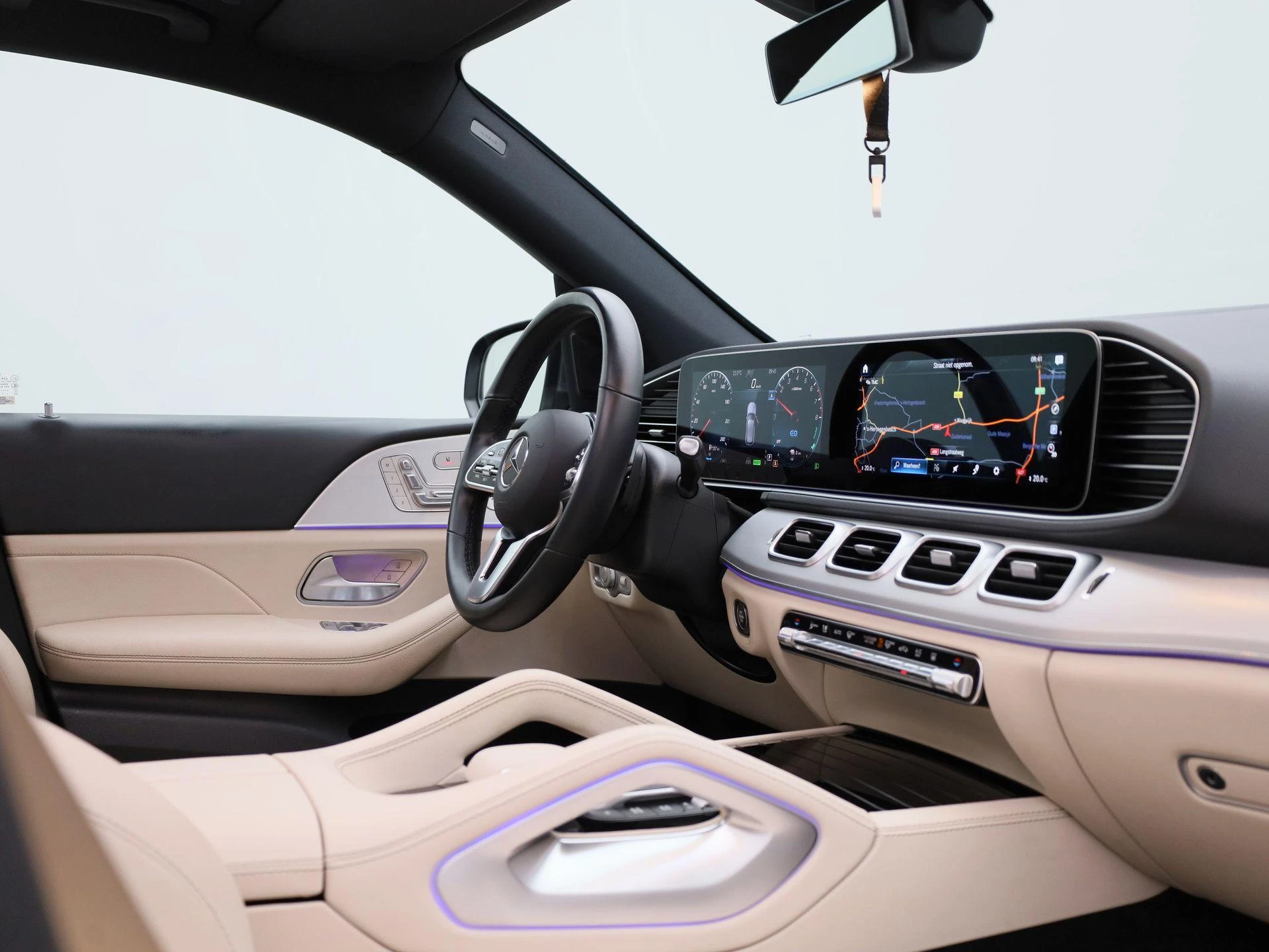 Mercedes-Benz-GLE-image-38