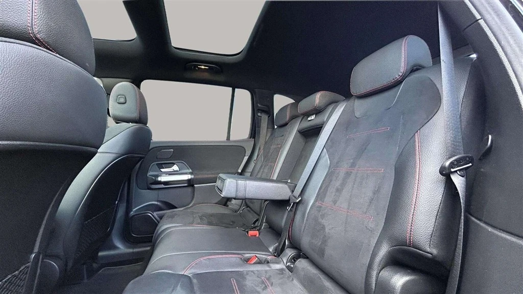 Mercedes-Benz-GLB-image-21