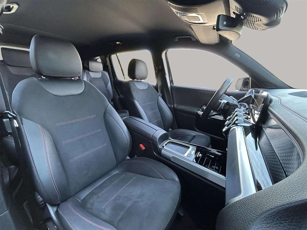 Mercedes-Benz-EQB-image-19