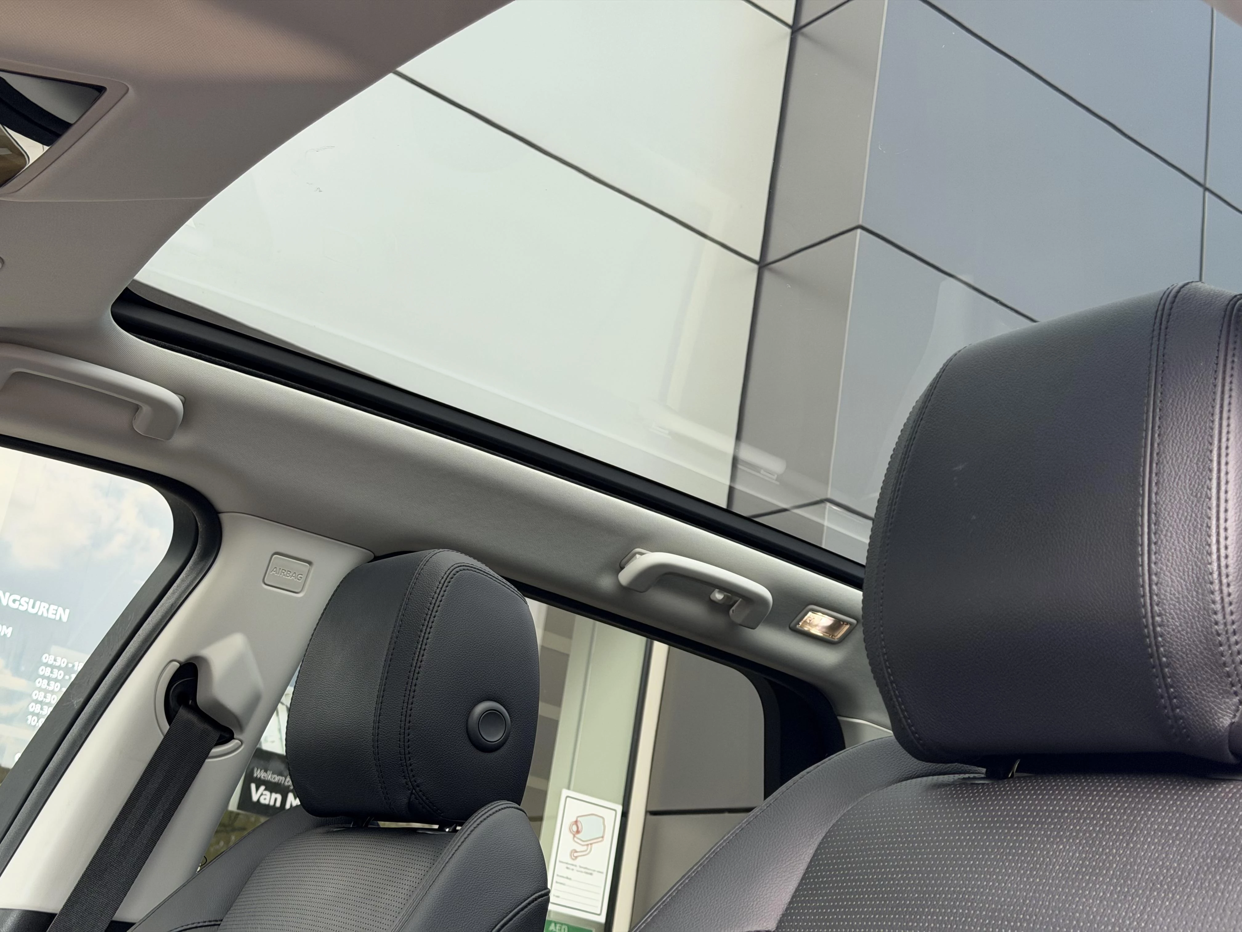 Land Rover-Discovery Sport-image-16