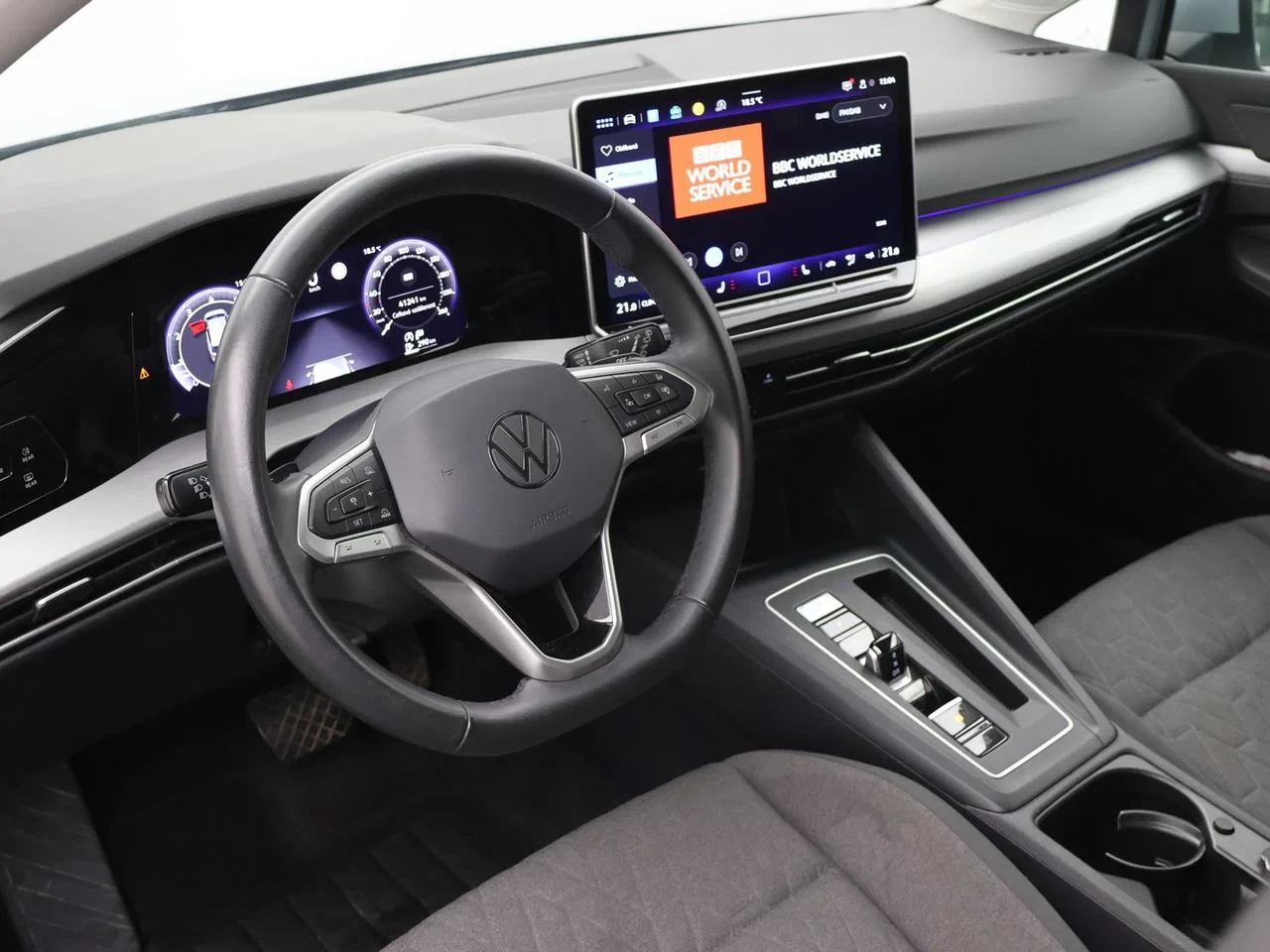 Volkswagen-Golf-image-10