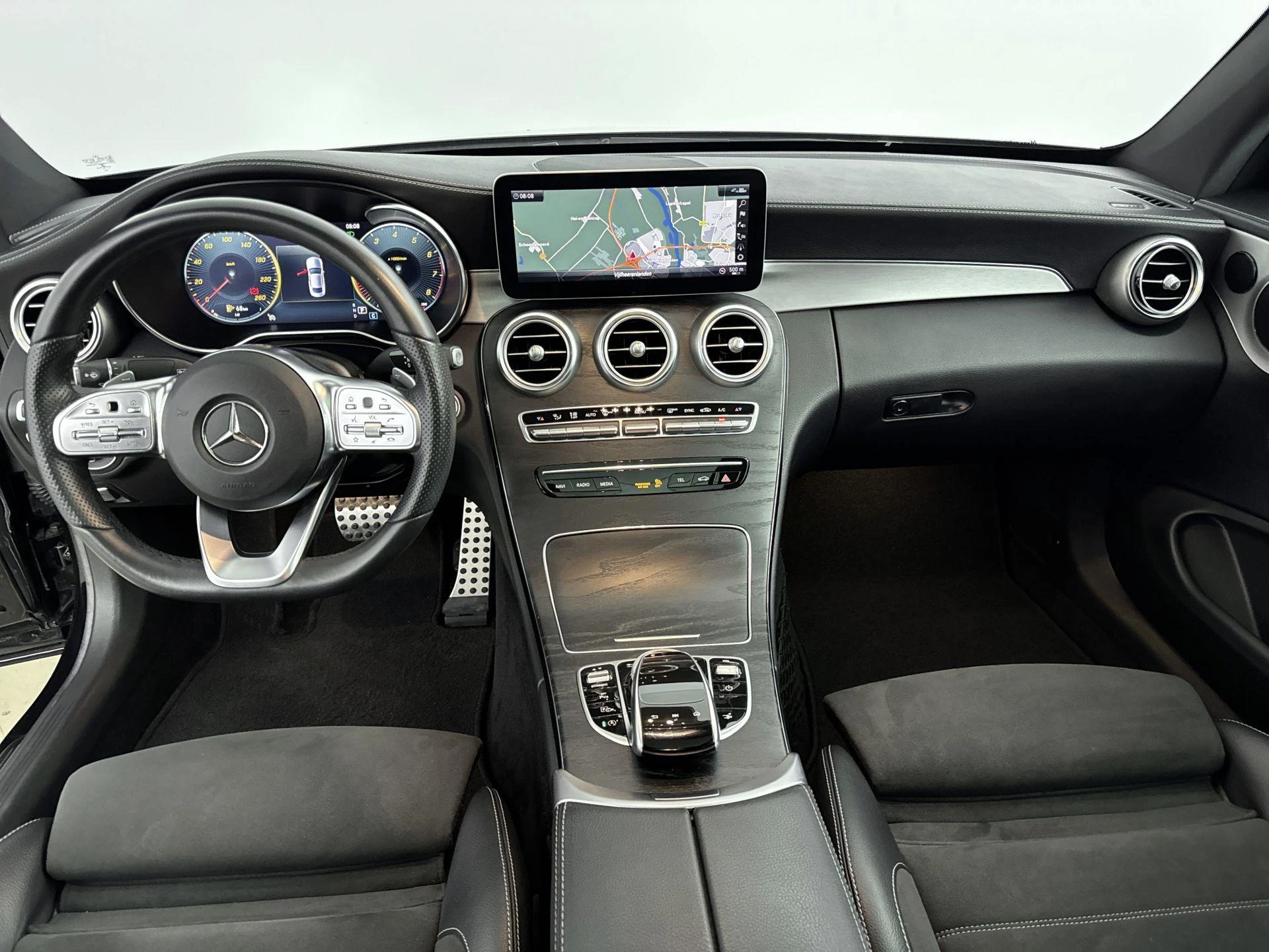 Mercedes-Benz-C-Klasse-image-18