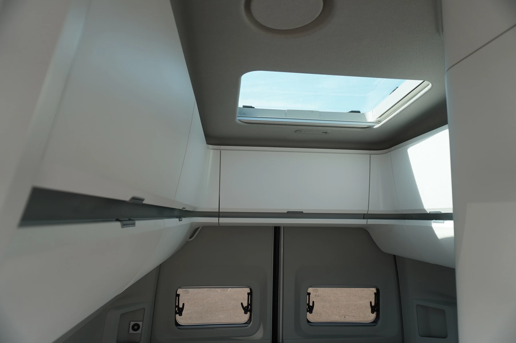 Volkswagen-California-image-13