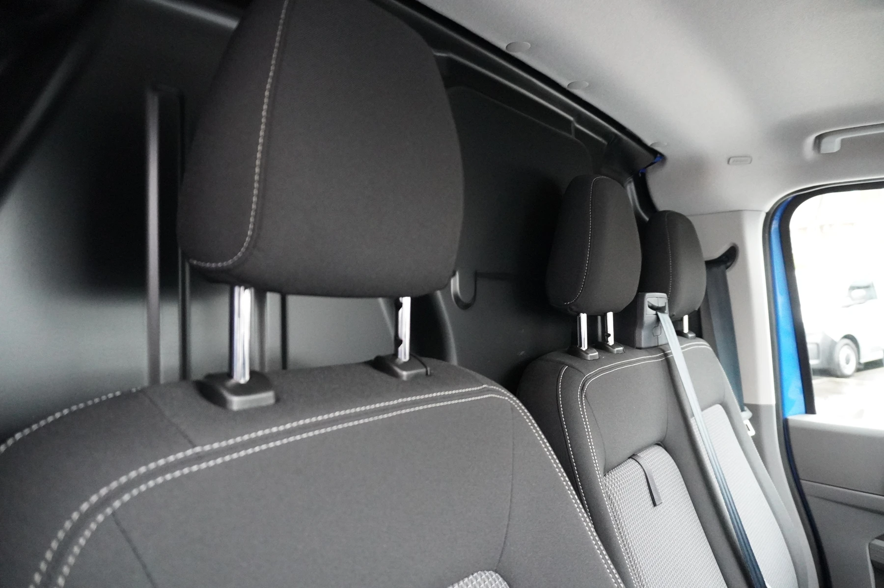 Volkswagen-Transporter-image-34
