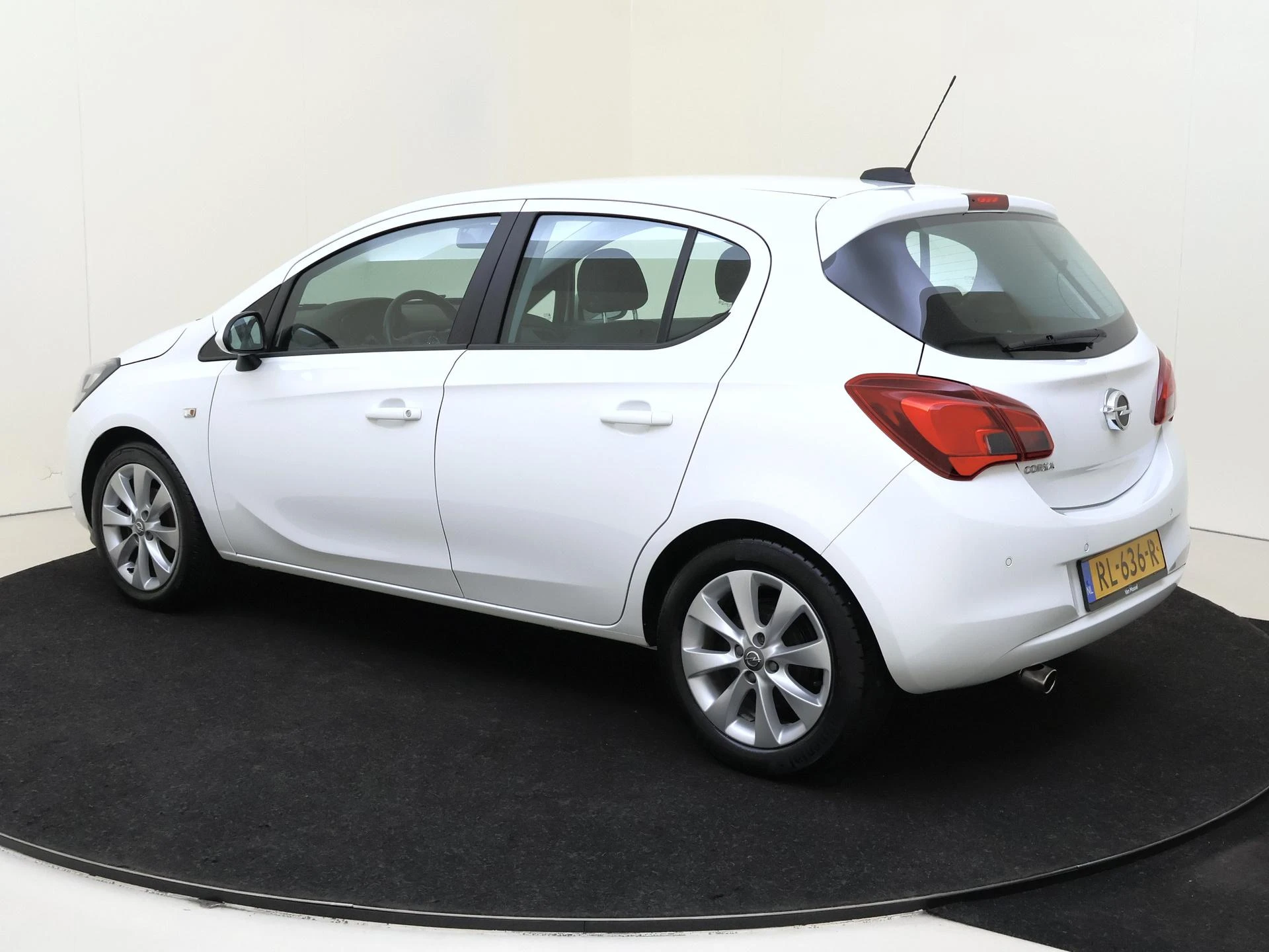 Opel-Corsa-image-2