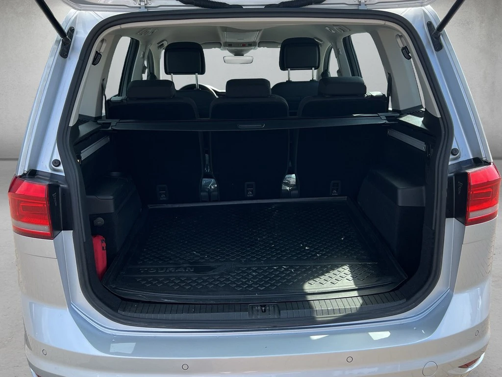 Volkswagen-Touran-image-4
