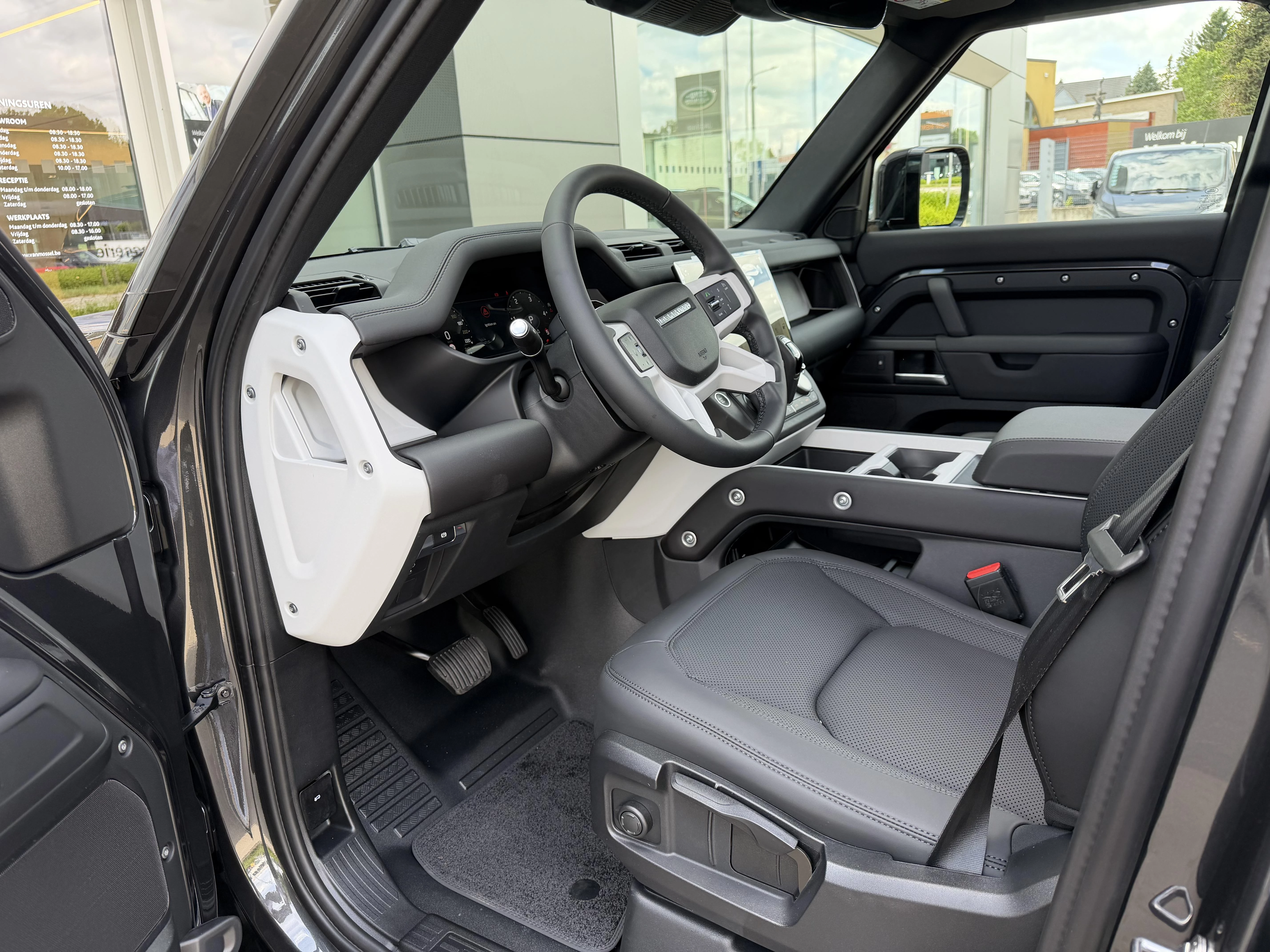 Land Rover-Defender-image-10