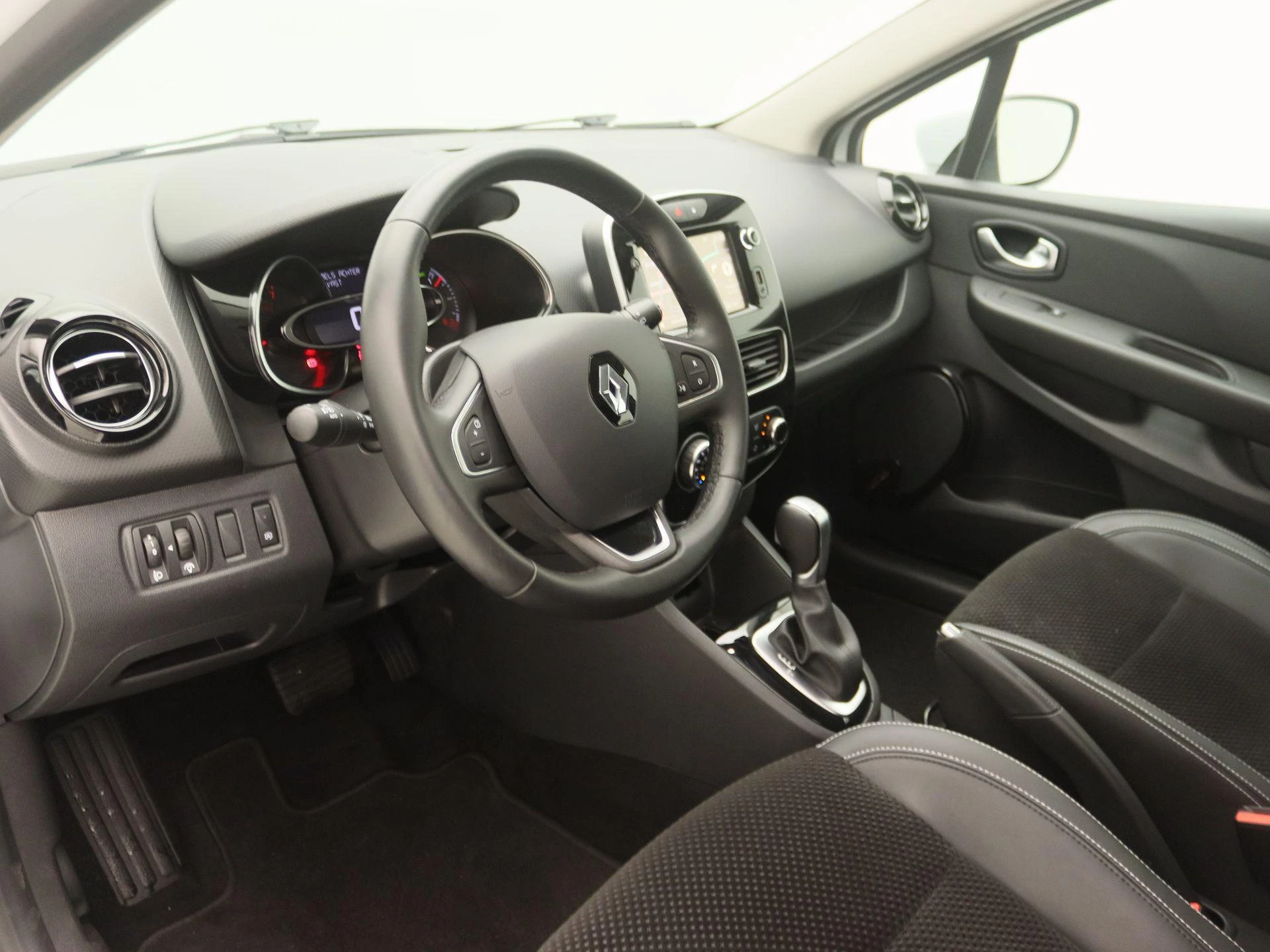 Renault-Clio-image-21