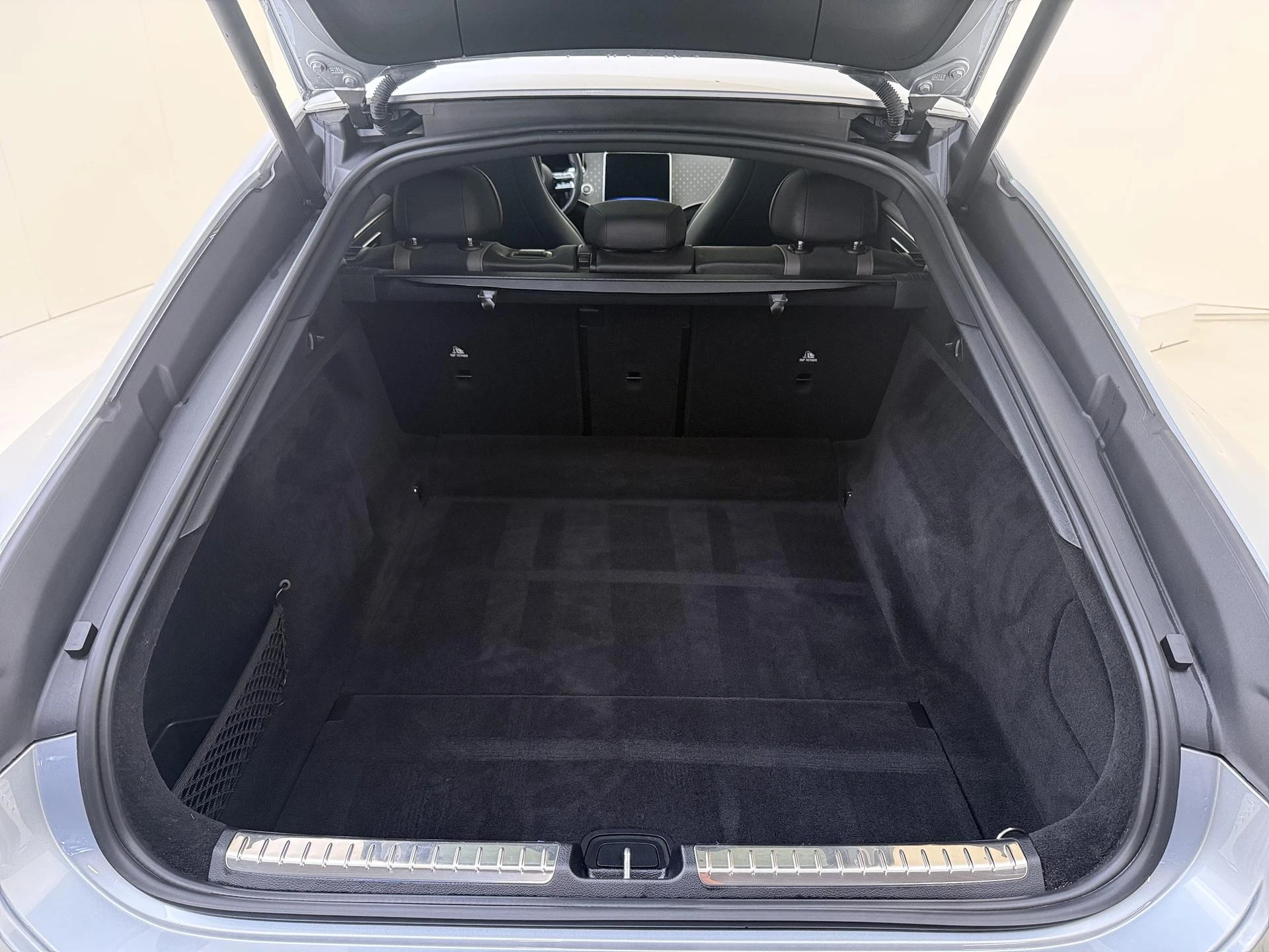 Mercedes-Benz-EQS-image-31