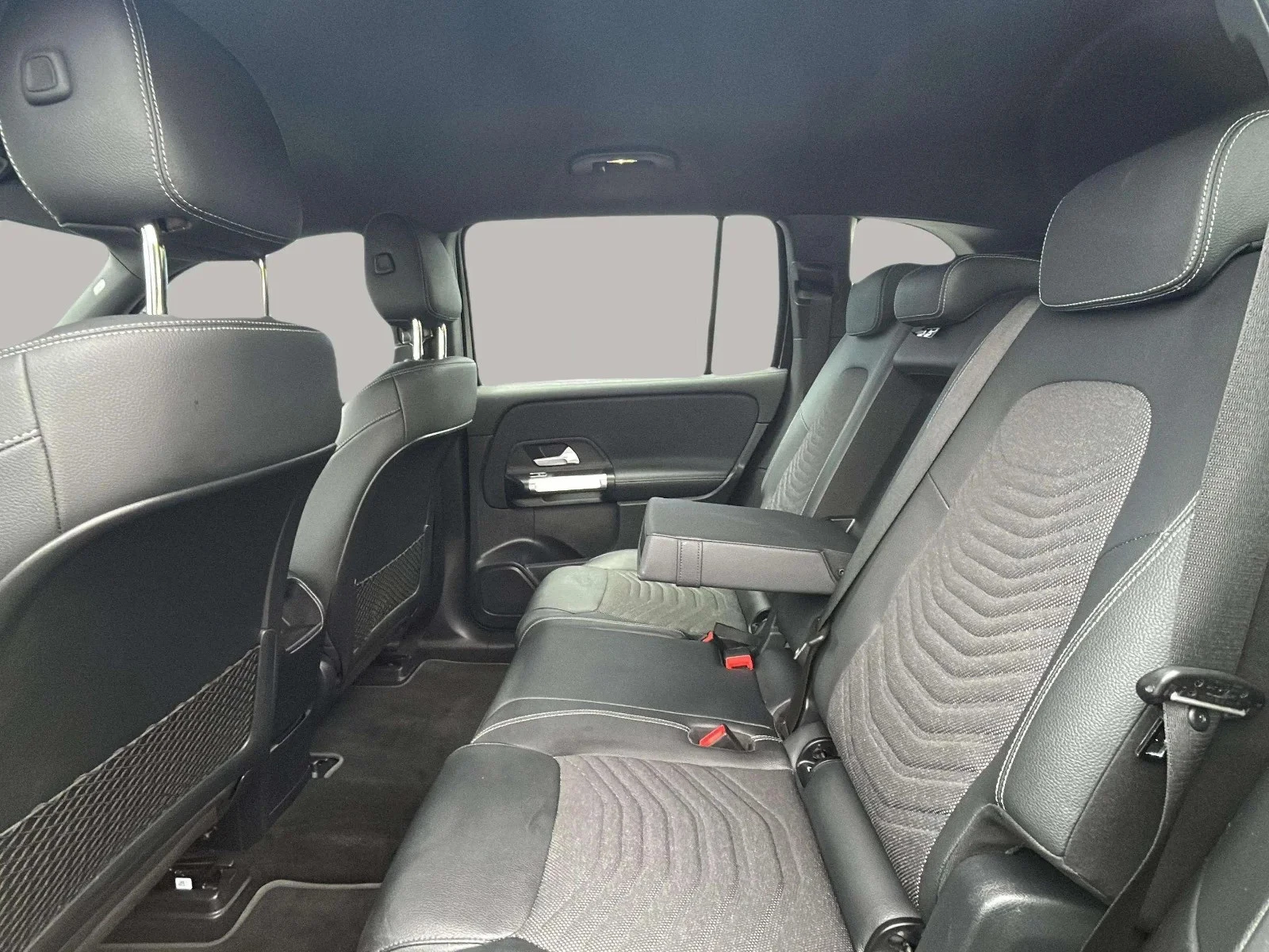 Mercedes-Benz-EQB-image-19