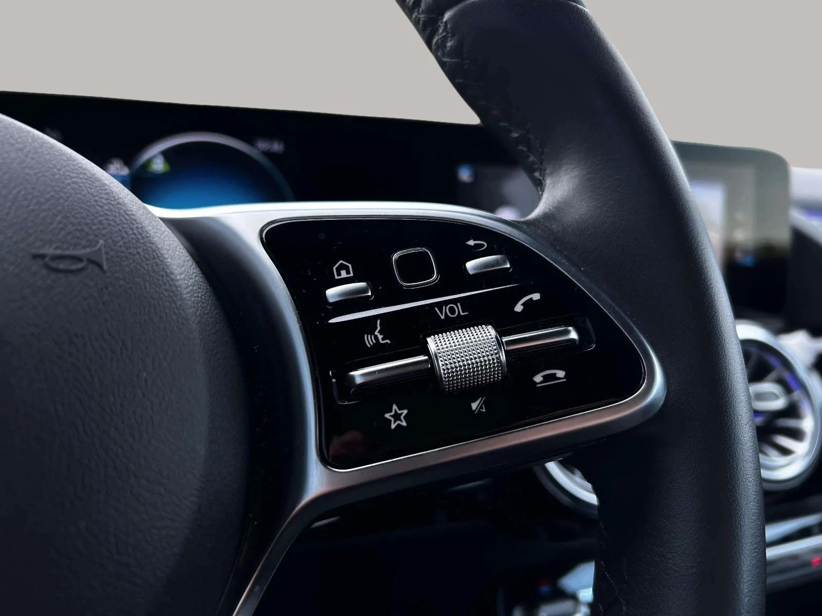 Mercedes-Benz-EQA-image-16