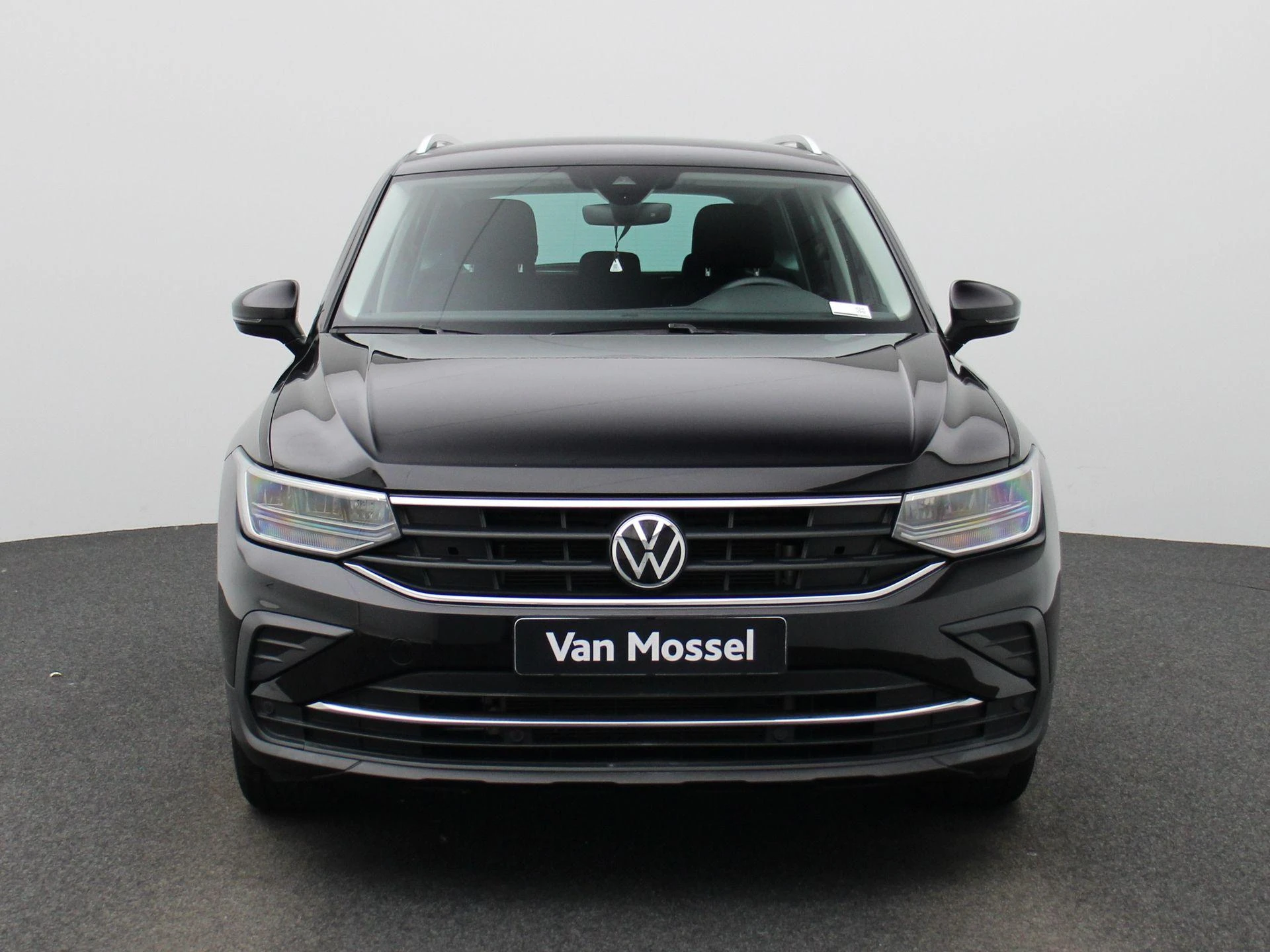 Volkswagen-Tiguan-image-2