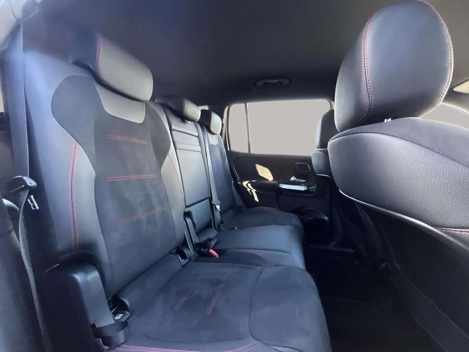 Mercedes-Benz-EQB-image-15
