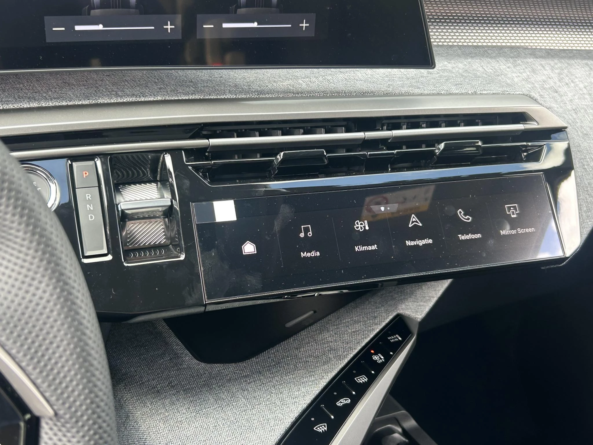 Peugeot-e-5008-image-18