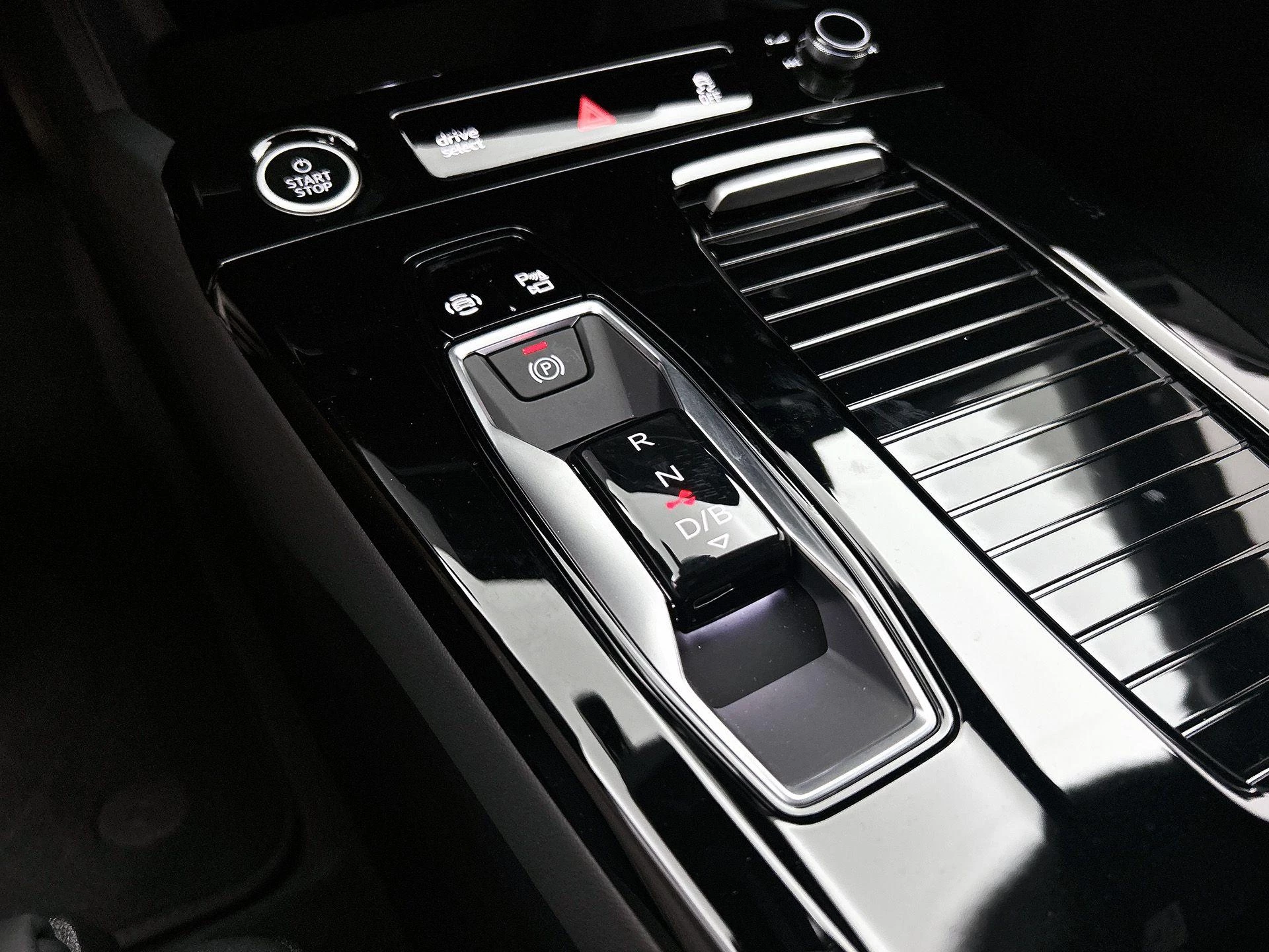 Audi-A6 Avant e-tron-image-29