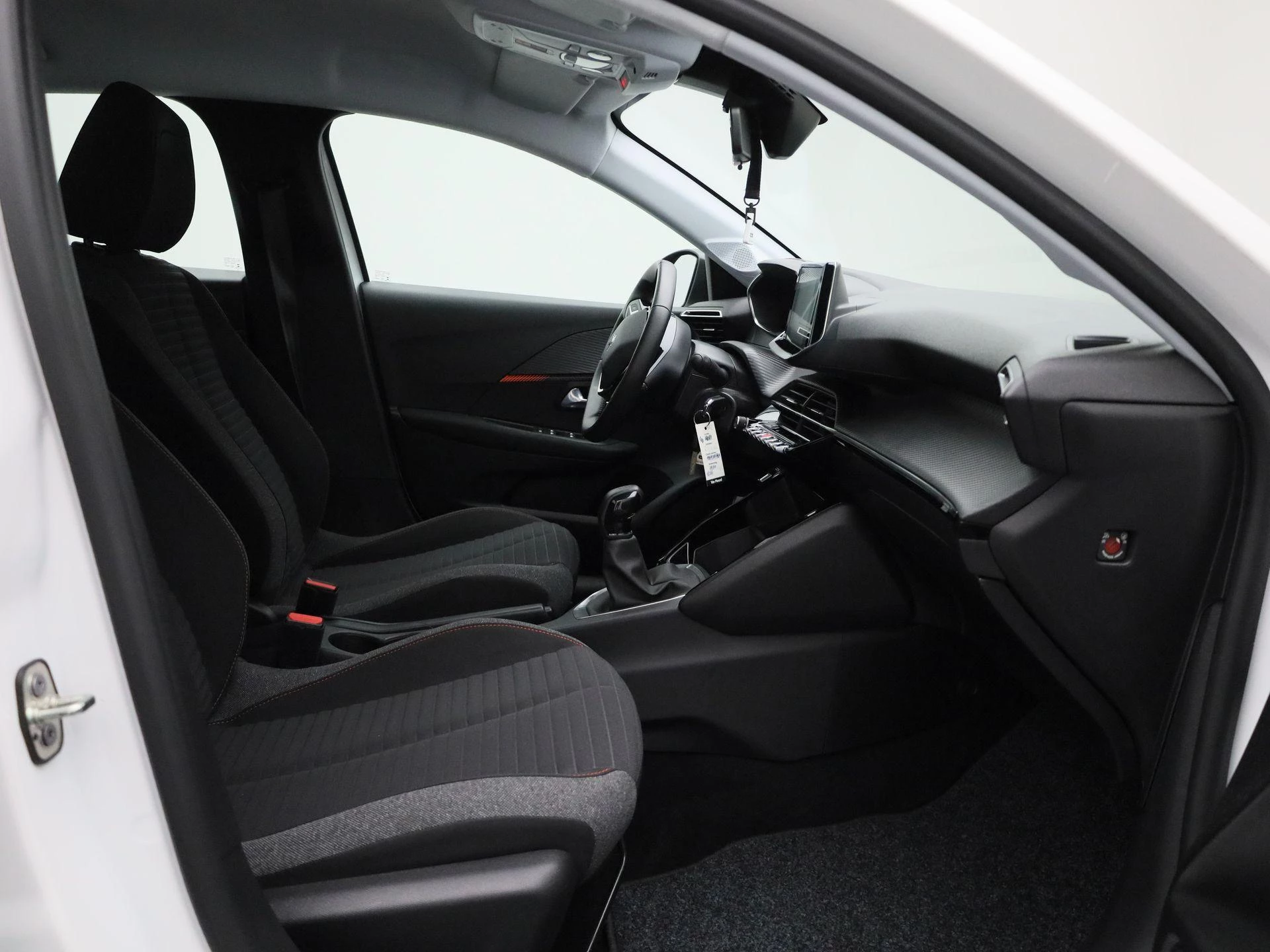 Peugeot-208-image-26