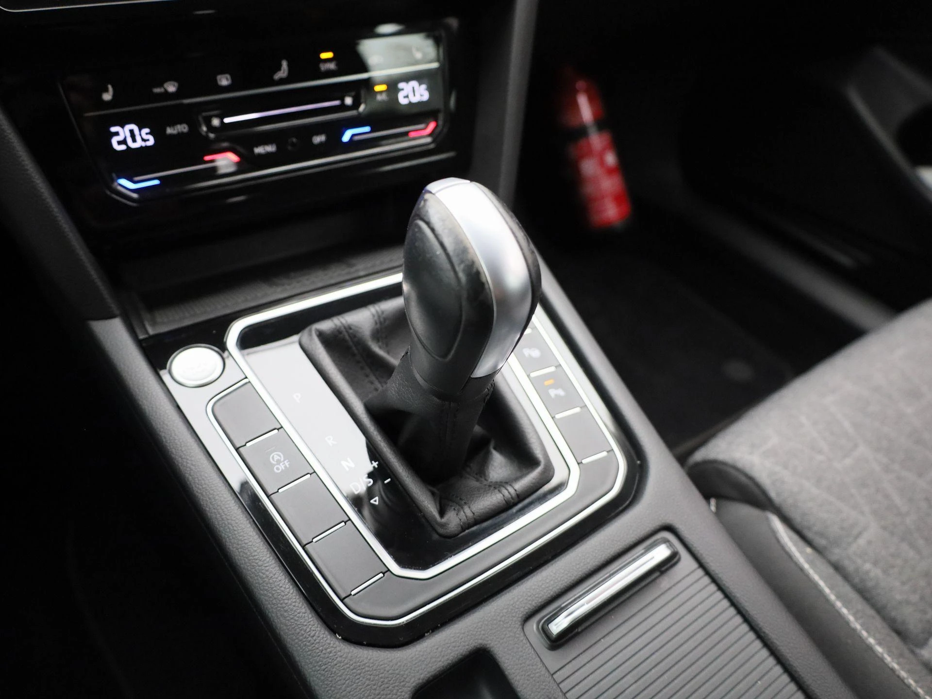 Volkswagen-Passat-image-25