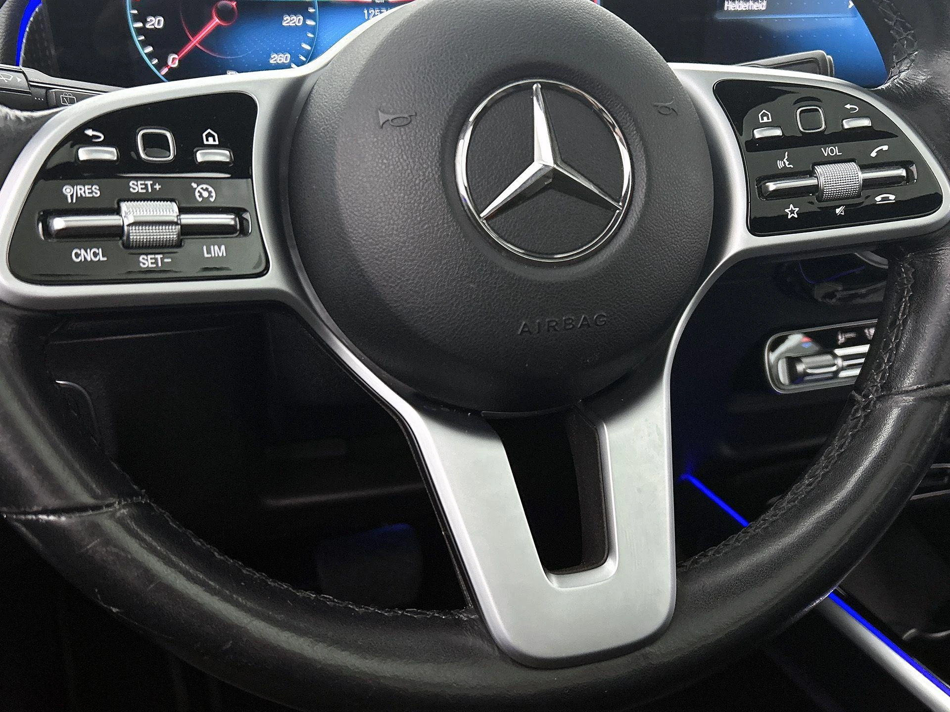 Mercedes-Benz-GLB-image-43