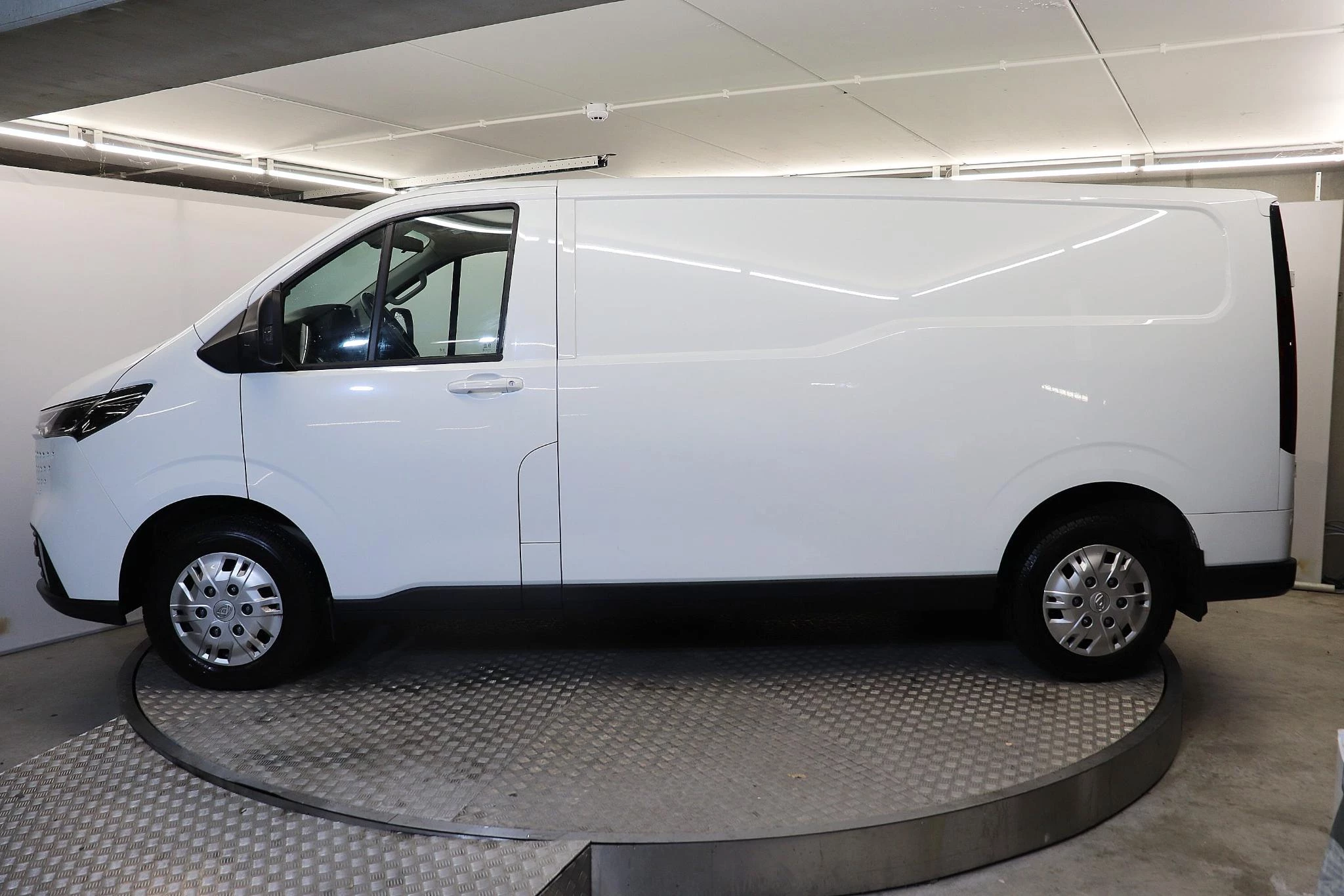 Maxus Deliver7 L1H1 77kWh