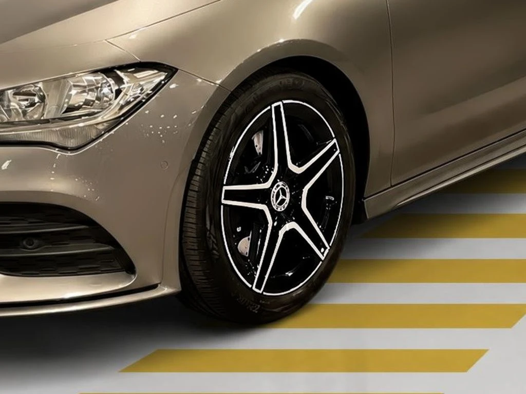 Mercedes-Benz-CLA 220-image-4