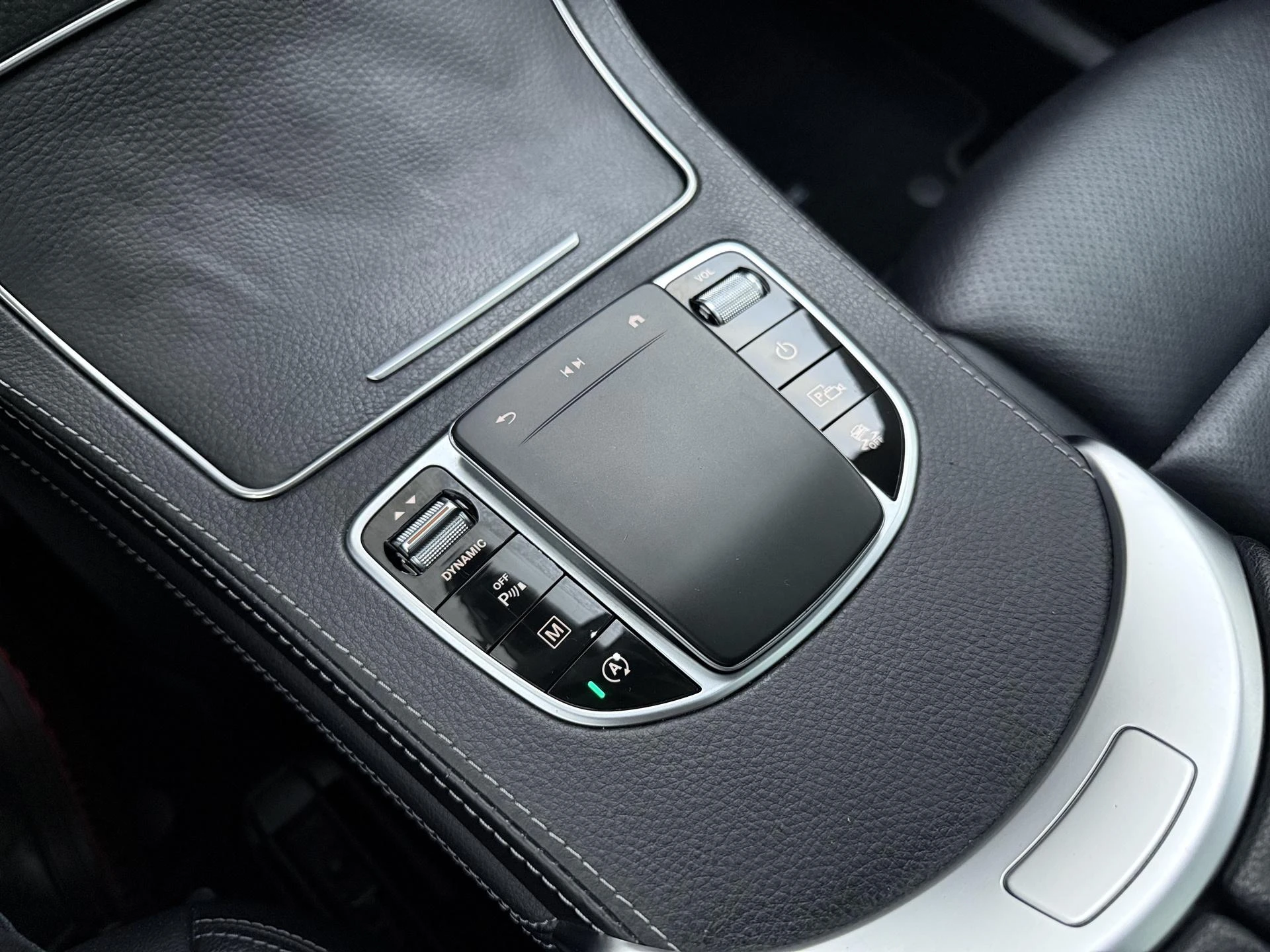 Mercedes-Benz-GLC-image-21