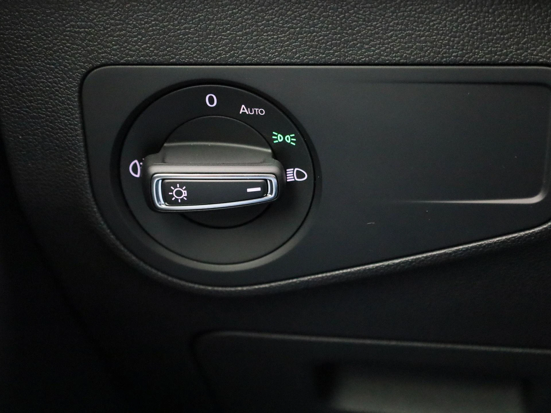 Volkswagen-Tiguan-image-19