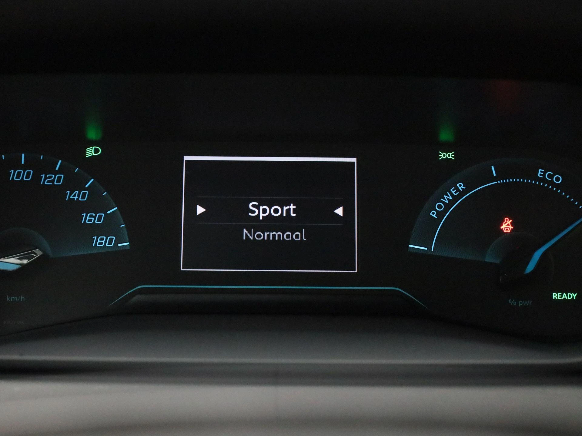 Peugeot-e-208-image-29