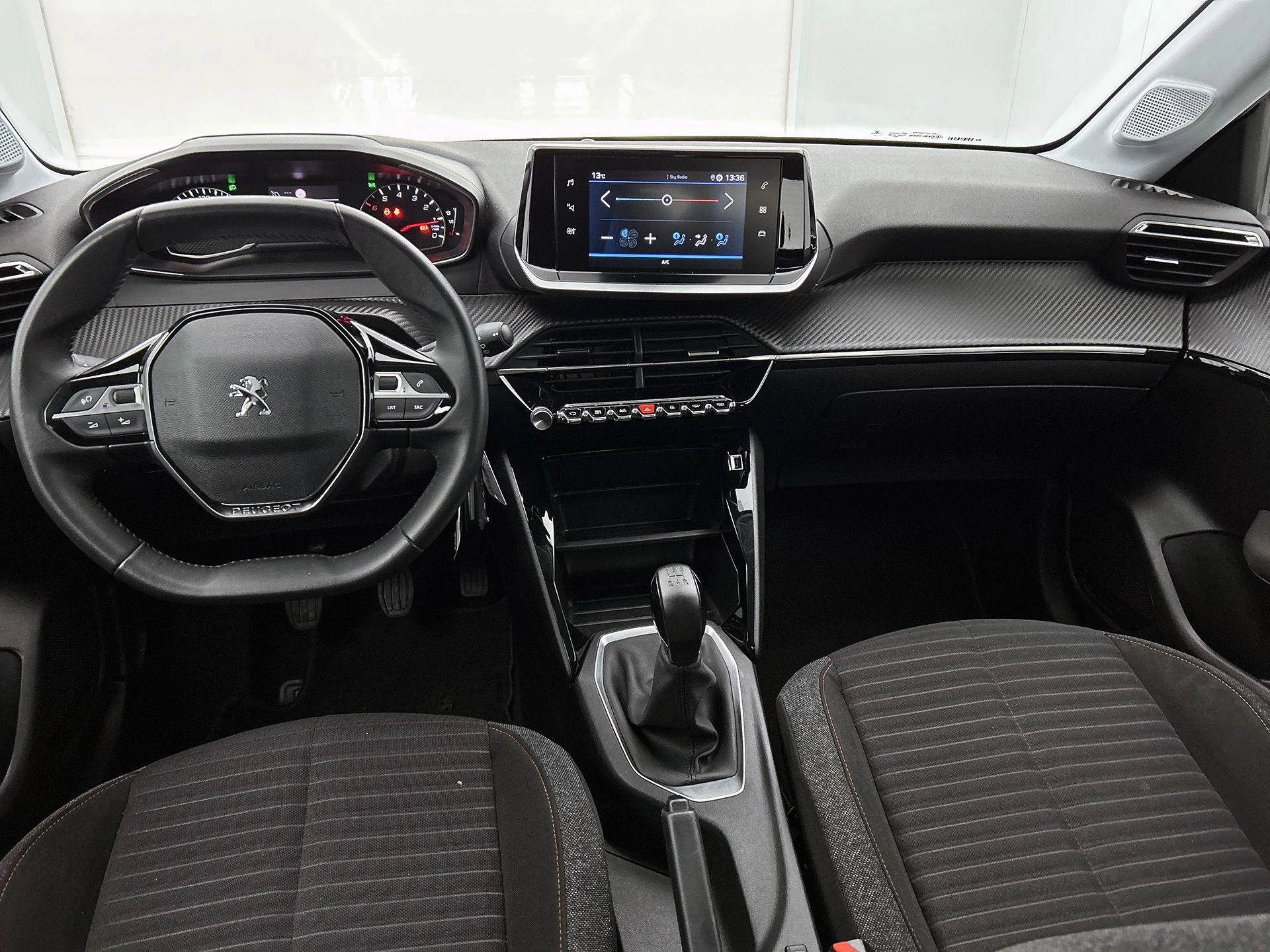 Peugeot-208-image-17
