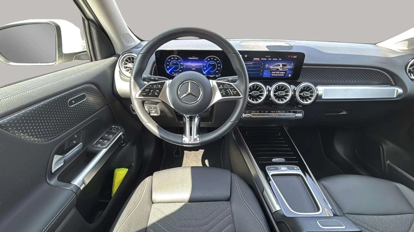 Mercedes-Benz-EQB-image-7