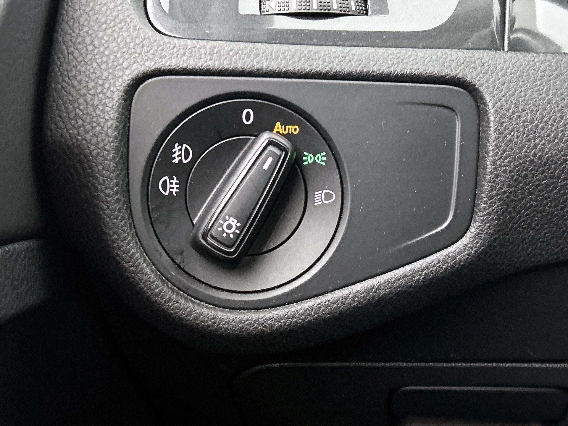 Volkswagen-Golf-image-22