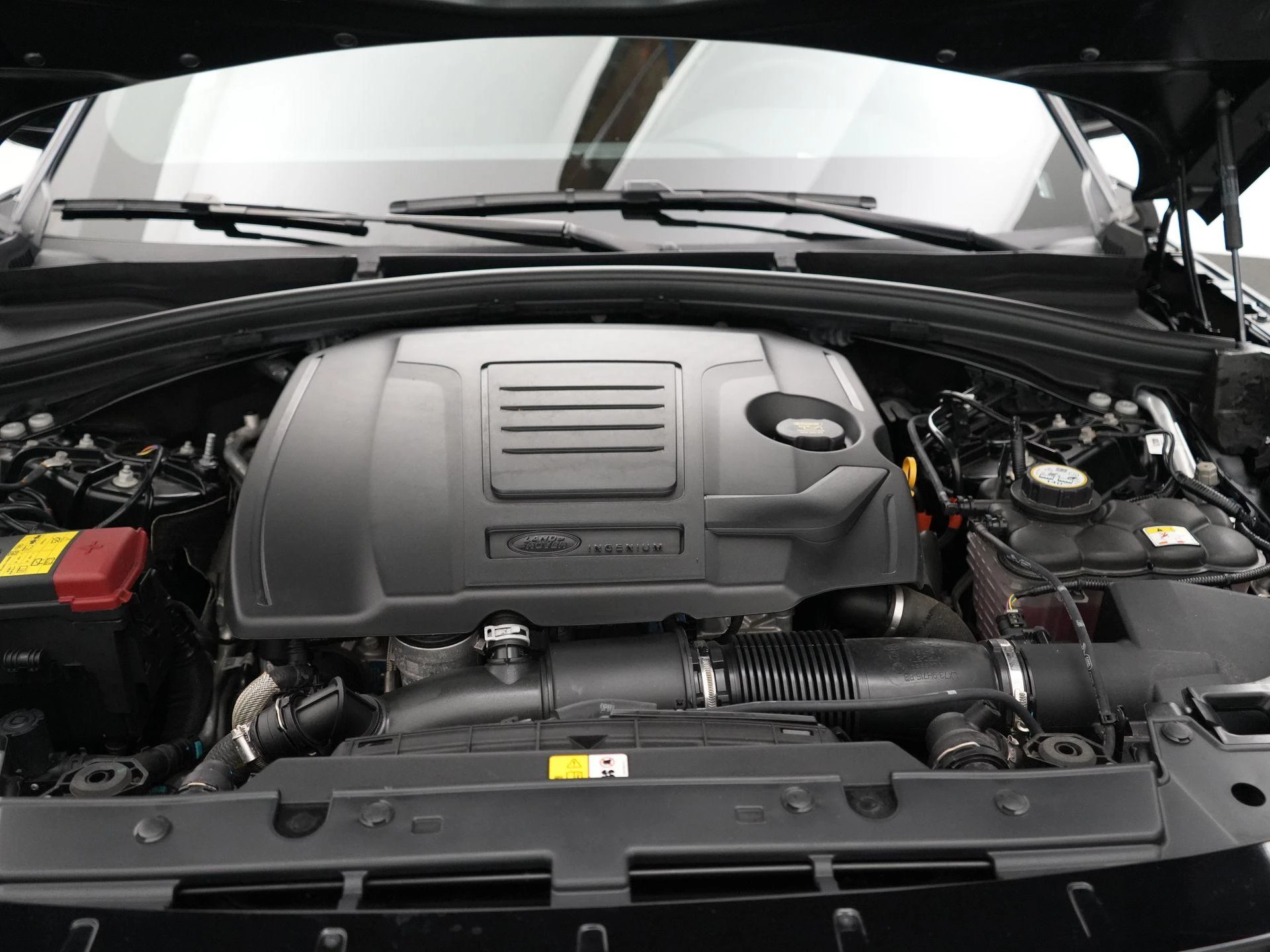 Land Rover-Range Rover Velar-image-51