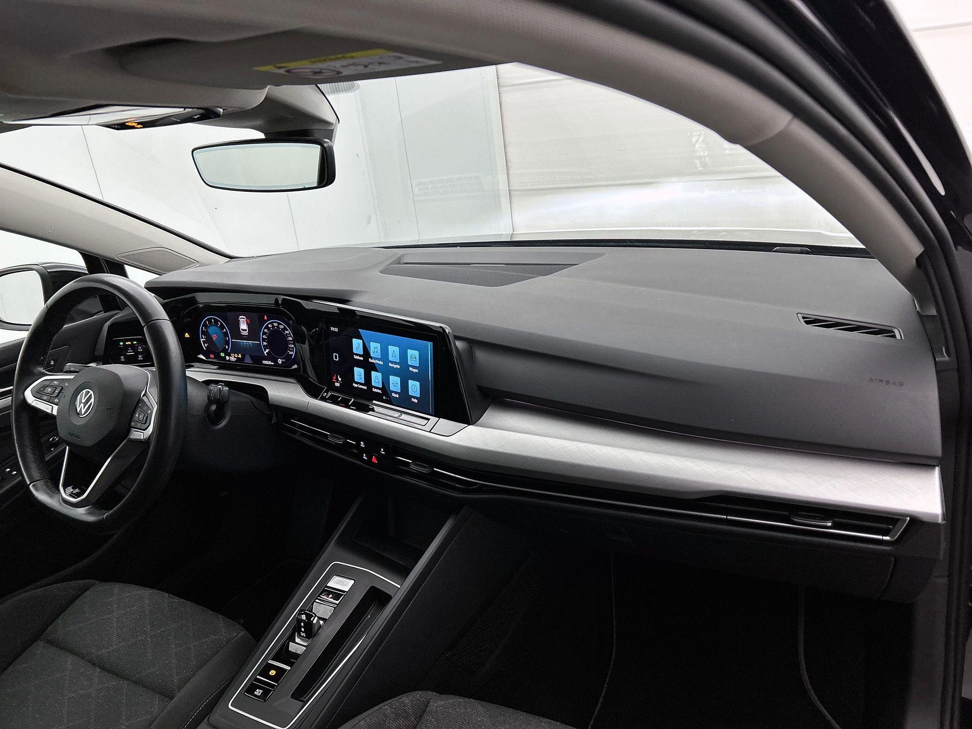 Volkswagen-Golf-image-19