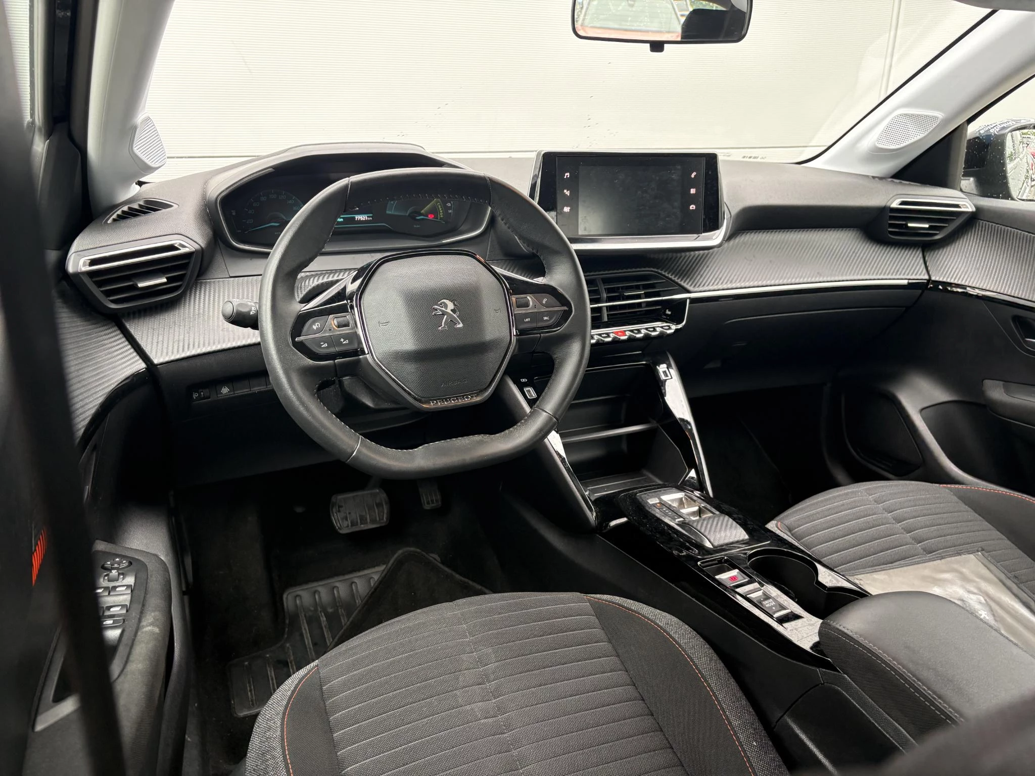 Peugeot-e-208-image-14